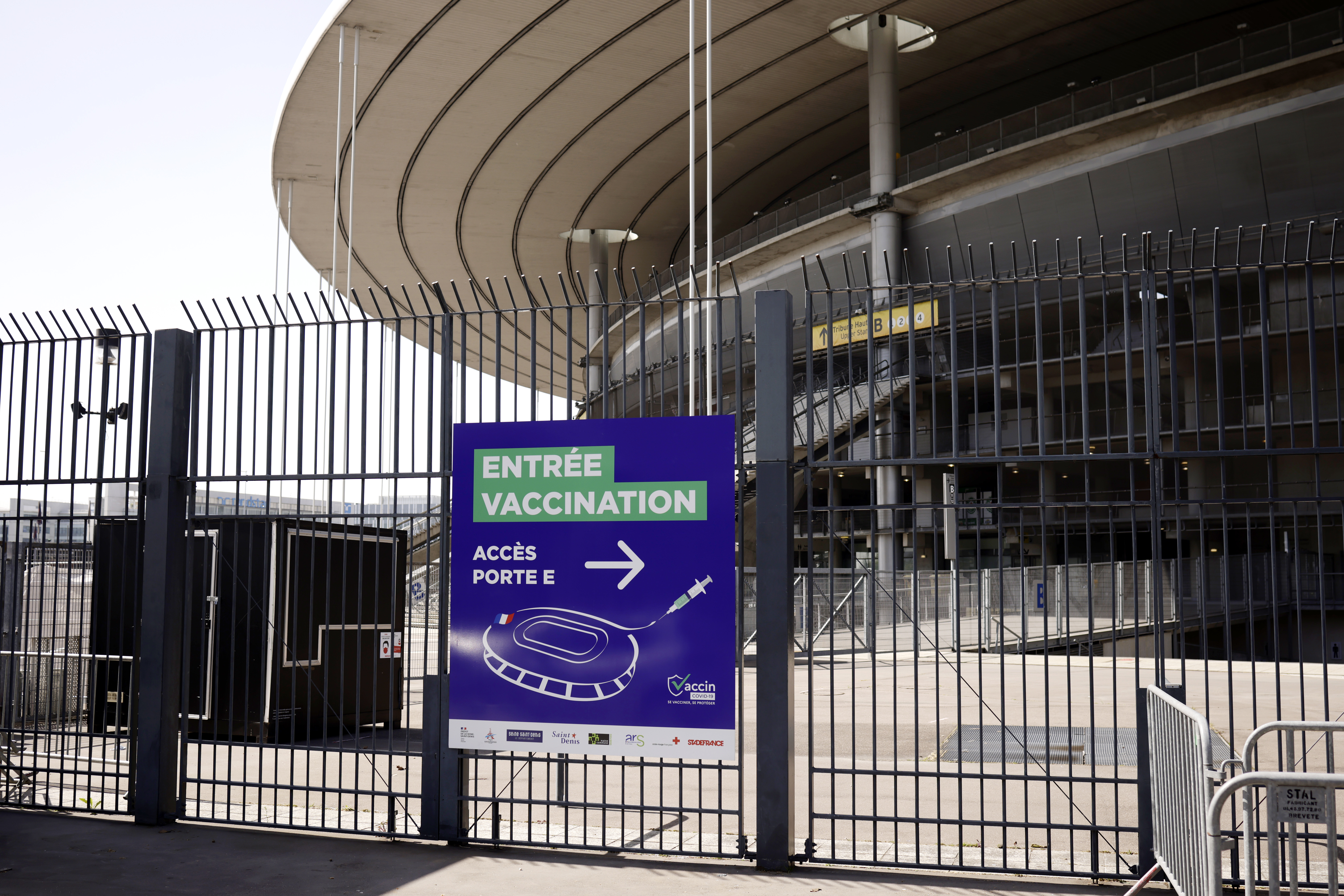 Installation of a vaccination centre at the Stade de France
