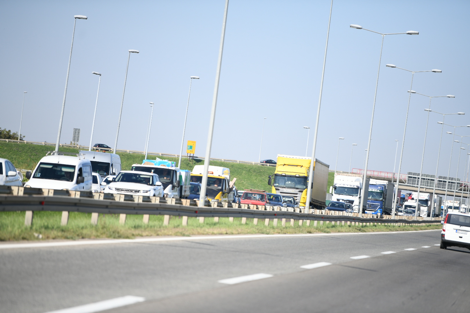 Beograd 09.09.2020. Saobraćajna nesreća, udes, sudar, automobil, kamion, šleper, petlja, Dobanovci Foto: Vesna Lalić/Nova.rs
