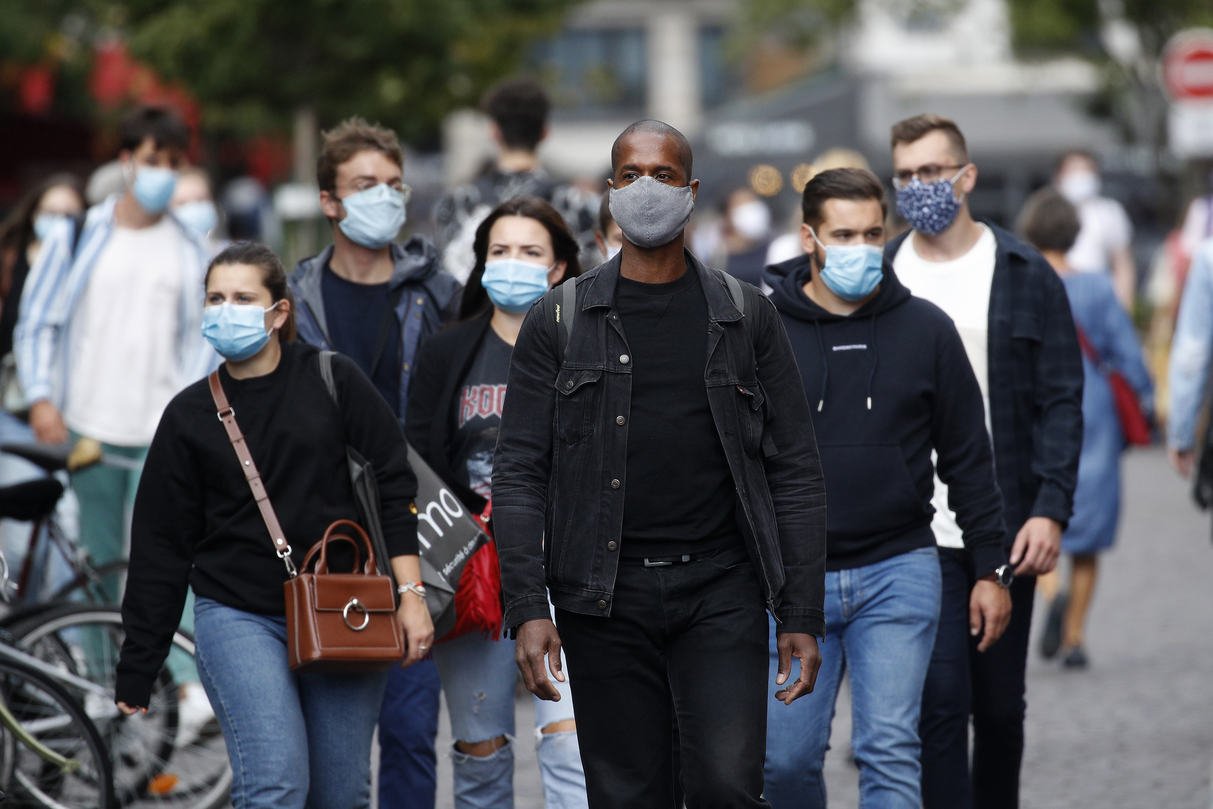 Protective face masks mandatory across Paris