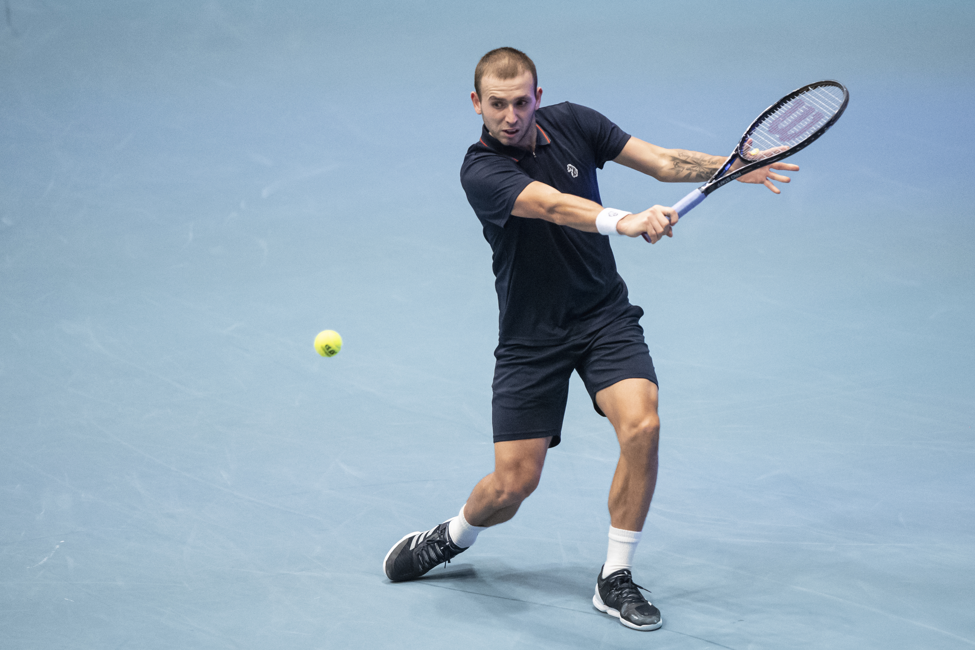 epa08787079 Daniel Evans of Britain in action during his quarter final match against Grigor Dimitrov of Bulgaria at the Erste Bank Open ATP tennis tournament in Vienna, Austria, 30 October 2020.  EPA-EFE/CHRISTIAN BRUNA