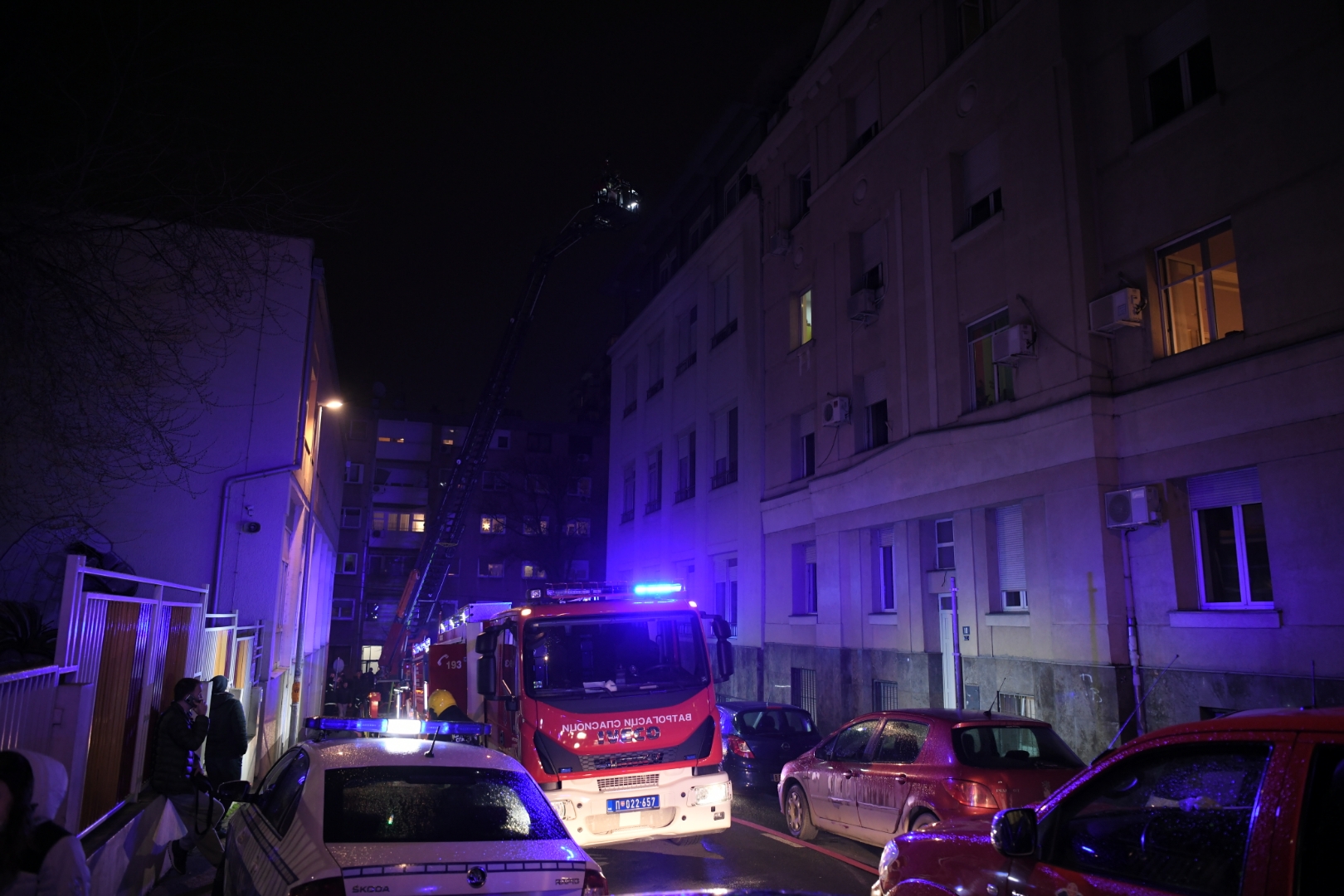 Beograd 01. februar 2021. Pozar Zvezdara ulica Cirila i Metodija stambena zgrada vatrogasci Foto:Dragan Mujan/Nova.rs