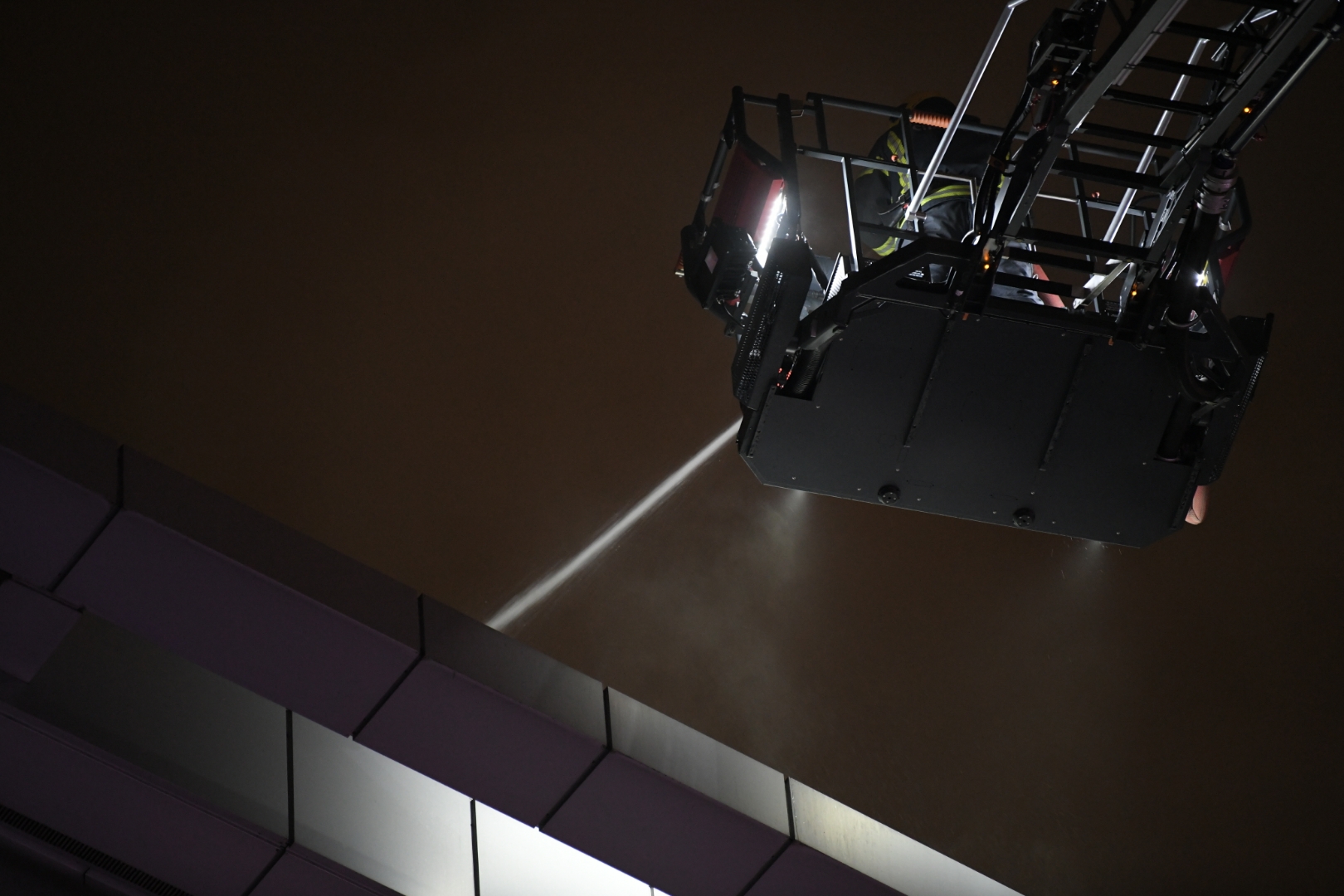 Beograd 01. februar 2021. Pozar Zvezdara ulica Cirila i Metodija stambena zgrada vatrogasci Foto:Dragan Mujan/Nova.rs