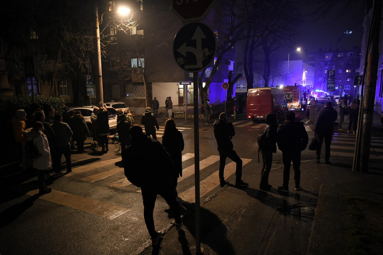 Beograd 01. februar 2021. Pozar Zvezdara ulica Cirila i Metodija stambena zgrada vatrogasci Foto:Dragan Mujan/Nova.rs