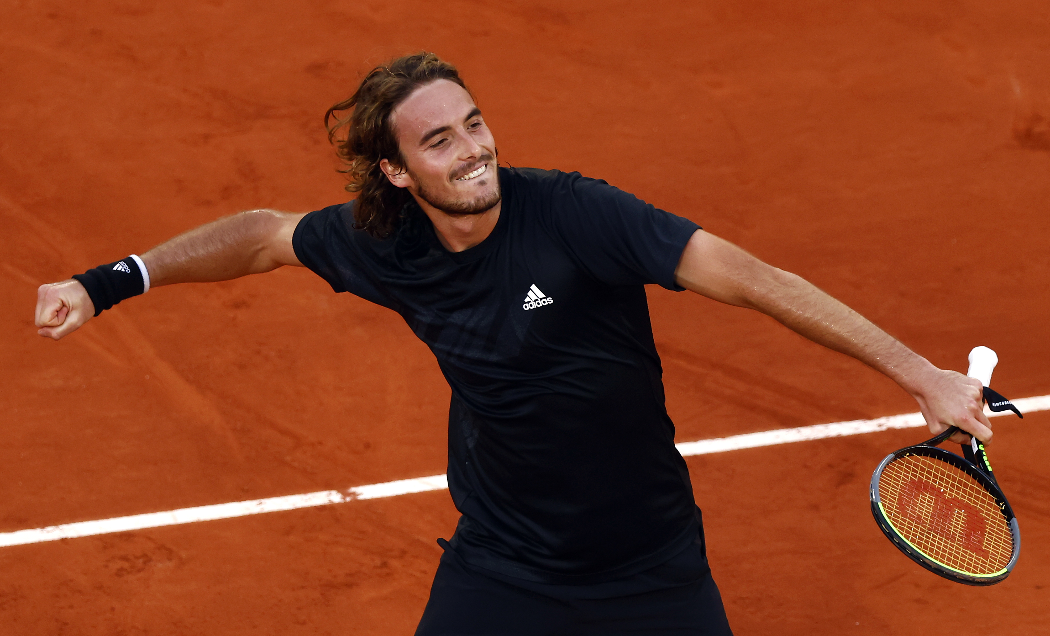 epa08727070 Stefanos Tsitsipas of Greece reacts after winning against Andrey Rublev of Russia in their men?s quarter final match during the French Open tennis tournament at Roland ?Garros in Paris, France, 07 October 2020.  EPA-EFE/IAN LANGSDON