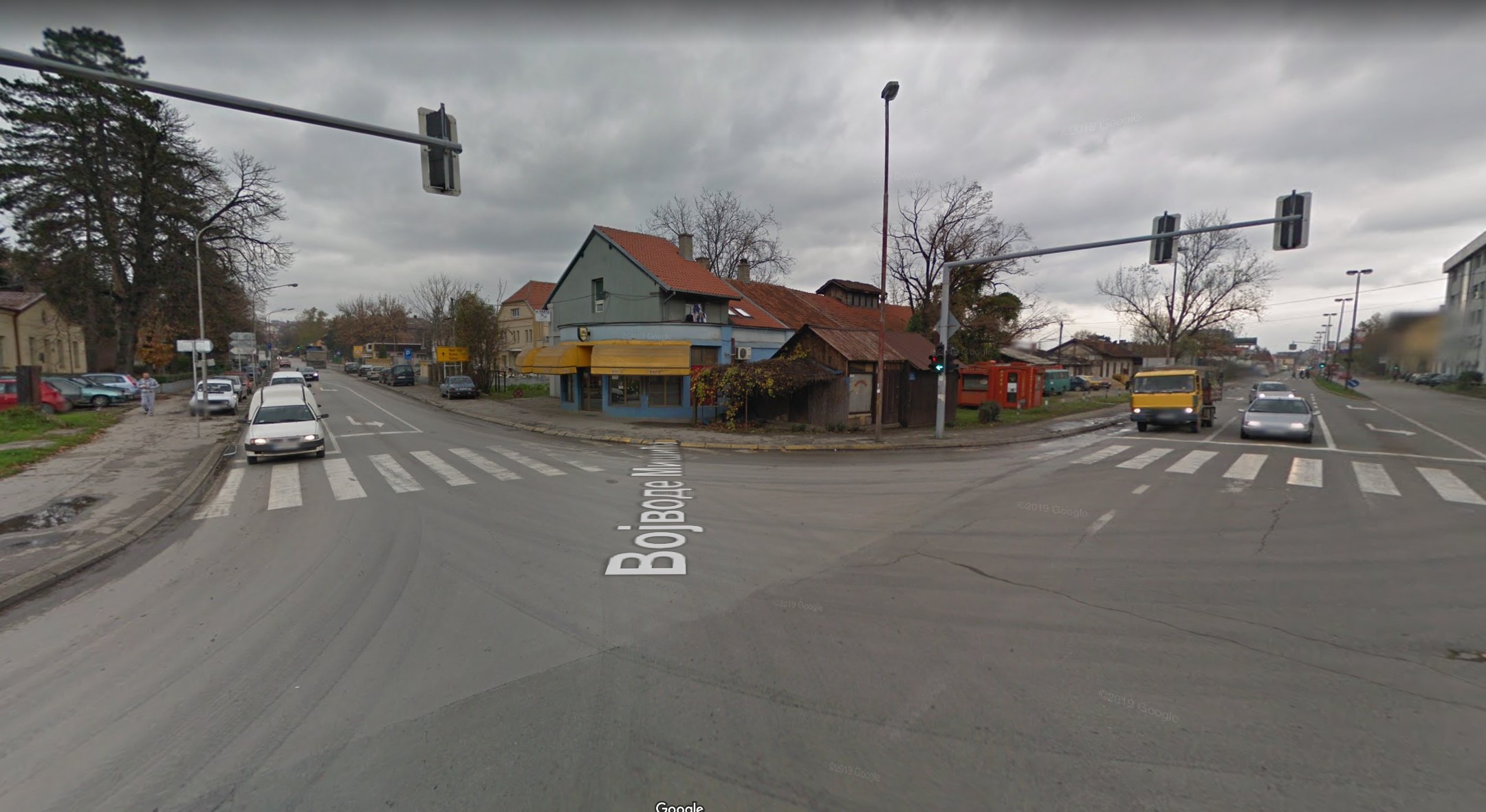 Raskrsnica - "tempirana bomba", semafori na ukljucenju na Regionalni mag.put u centru Valjeva ne rade,. Valjevo raskrsnica
,