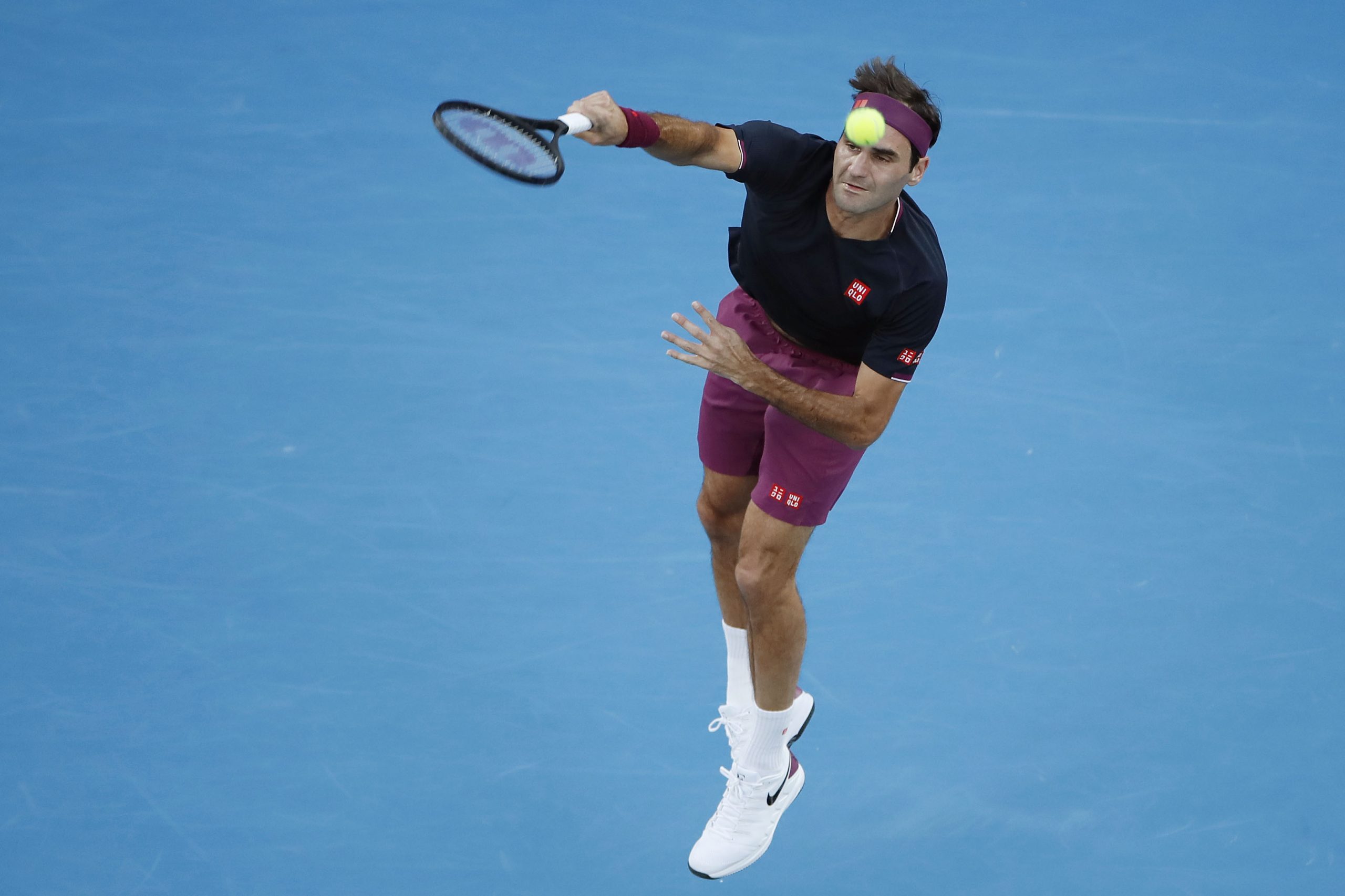 epa08177839 Roger Federer of Switzerland in action during his men's singles semifinal match against Novak Djokovic of Serbia at the Australian Open Grand Slam tennis tournament in Melbourne, Australia, 30 January 2020. EPA-EFE/FRANCIS MALASIG