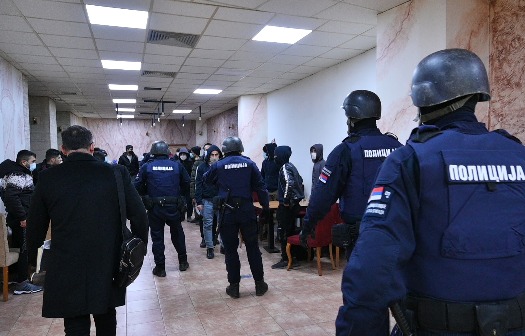 Beograd, 12.02.2021. Migranti, iregularni migranti, policija, privođenje, privodjenje, hapšenje, sprovođenje, sprovodjenje migranata u prihvatne centre Foto: MUP Srbije