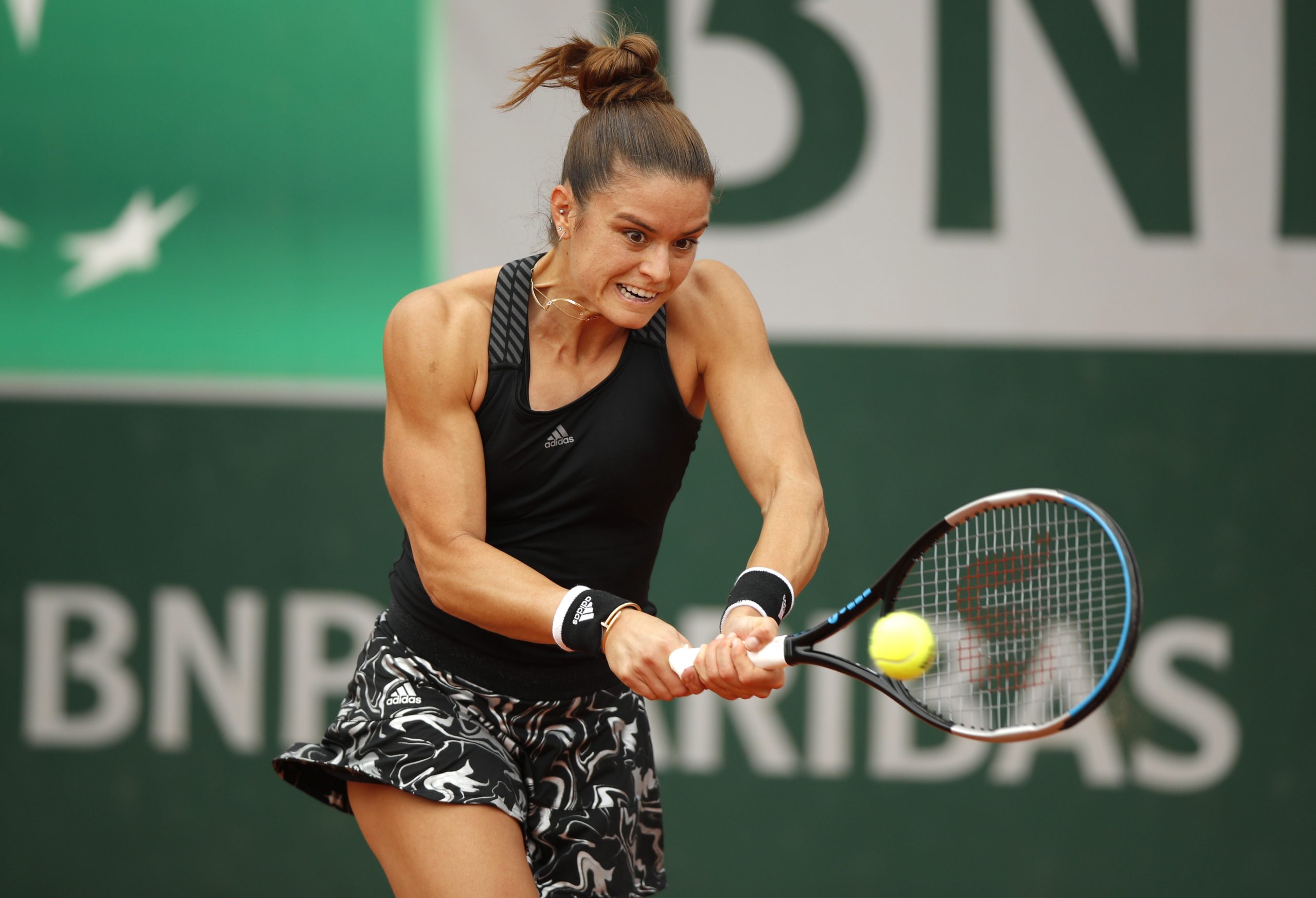 epa08708741 Maria Sakkari of Greece in action against Kamilla Rakhimova of Russia during their women?s second round match during the French Open tennis tournament at Roland ?Garros in Paris, France, 30 September 2020.  EPA-EFE/YOAN VALAT