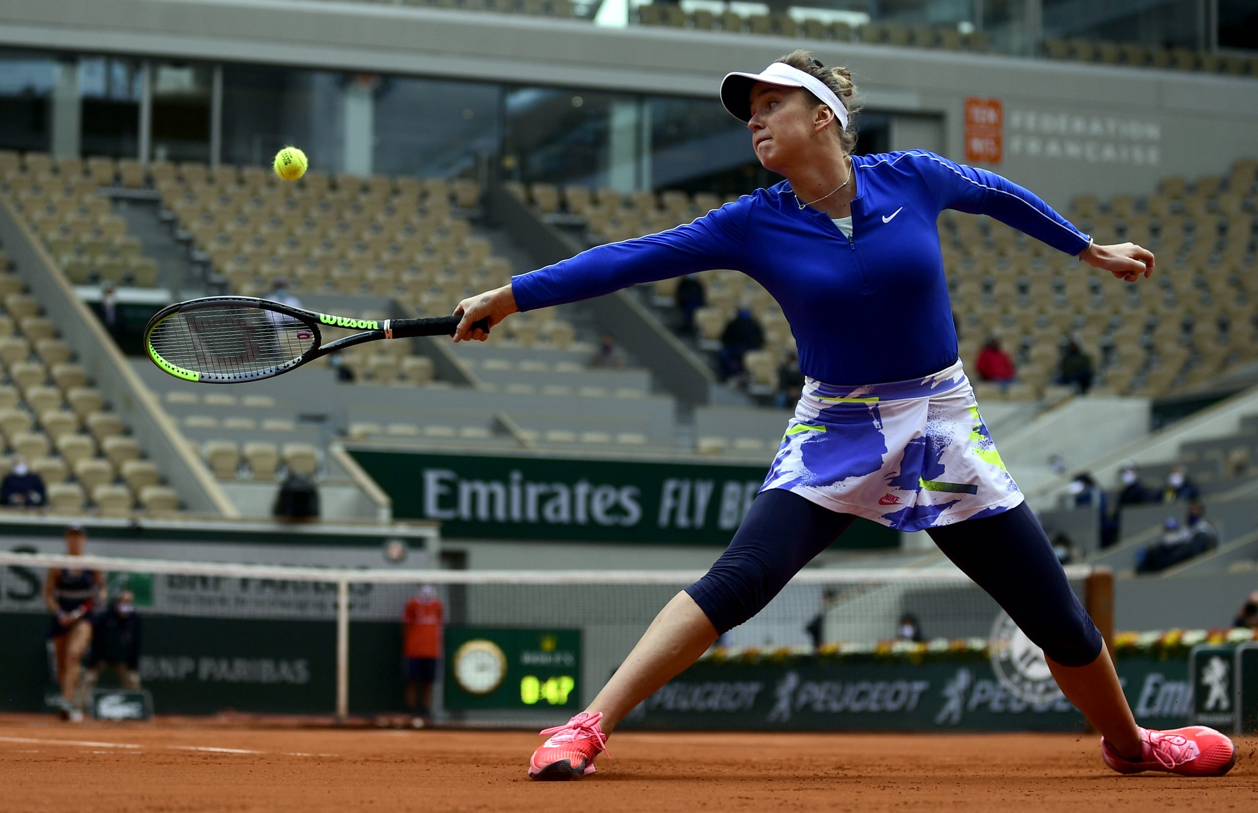 epaselect epa08724121 Elina Svitolina of Ukraine in action against Nadia Podoroska of Argentina during their women?s quarter final match during the French Open tennis tournament at Roland ?Garros in Paris, France, 06 October 2020.  EPA-EFE/JULIEN DE ROSA