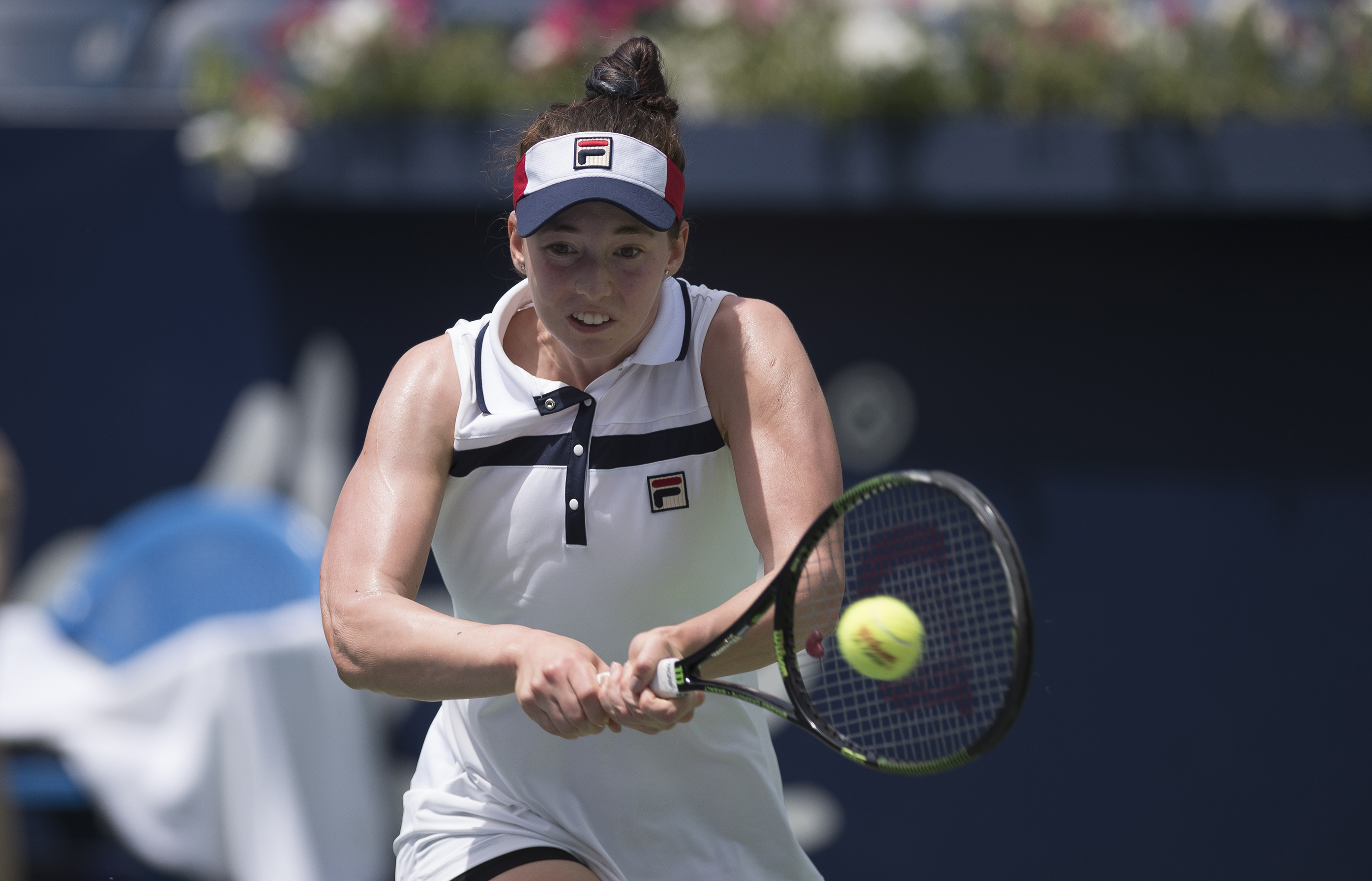 epa05888828 Nina Stojanovic of Serbia returns a ball to Heather Watson of Great Britain during their first round match at the Monterrey Open tennis tournament in Monterrey, Mexico, 04 April 2017.  EPA/MIGUEL SIERRA