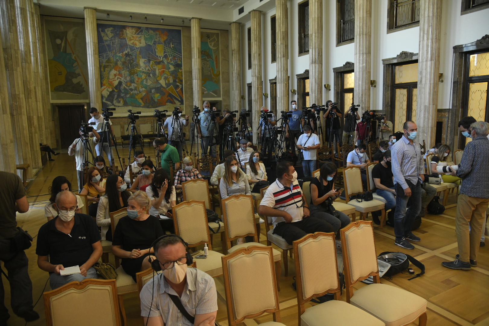 Beograd 07.08.2020. Obraćanje predsednika Aleksandra Vučića u Skupštini grada, novinari, ekipa ilustracija  Foto: Nemanja Jovanović/Nova.rs