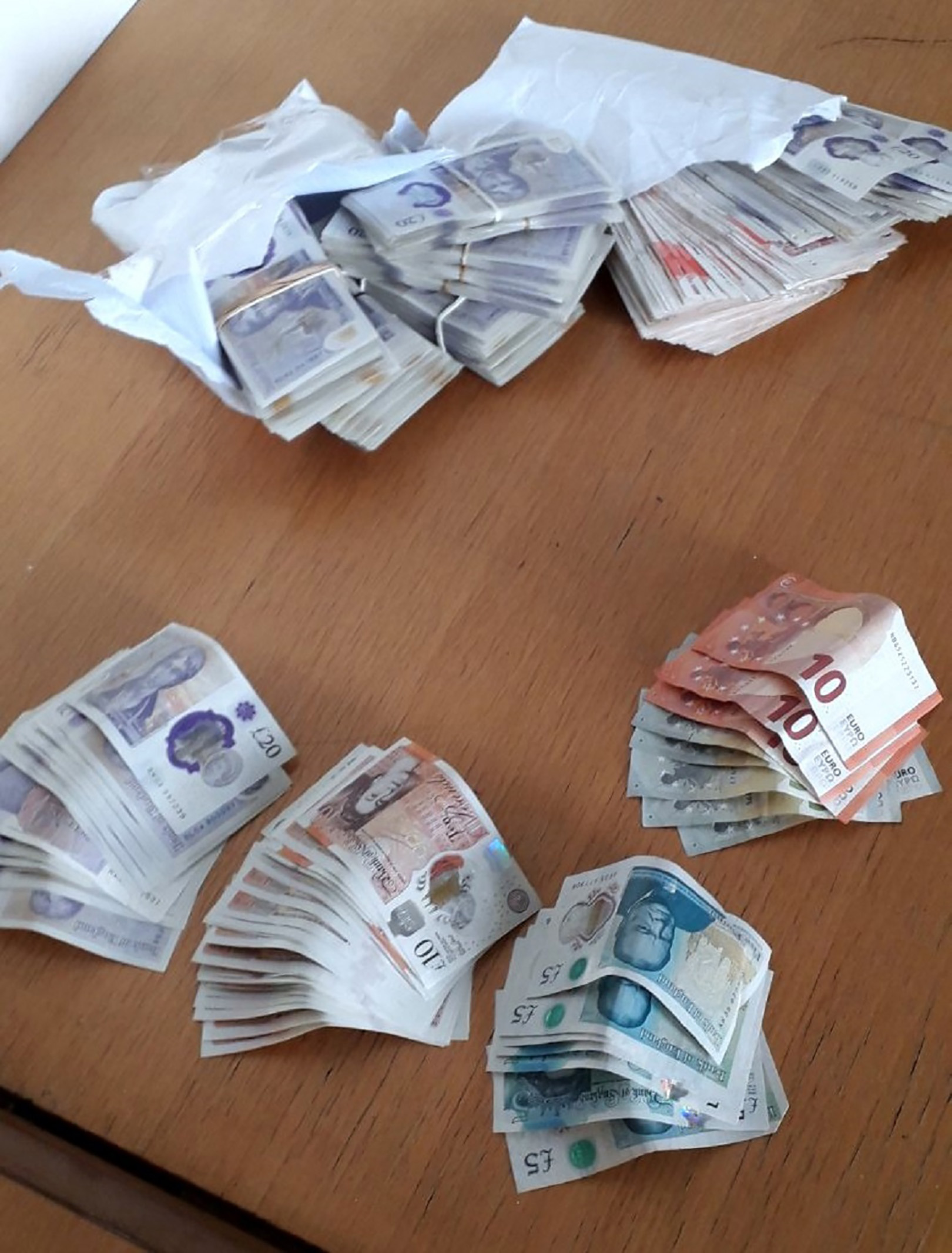 zaplenjene britanske funte na Horgosu