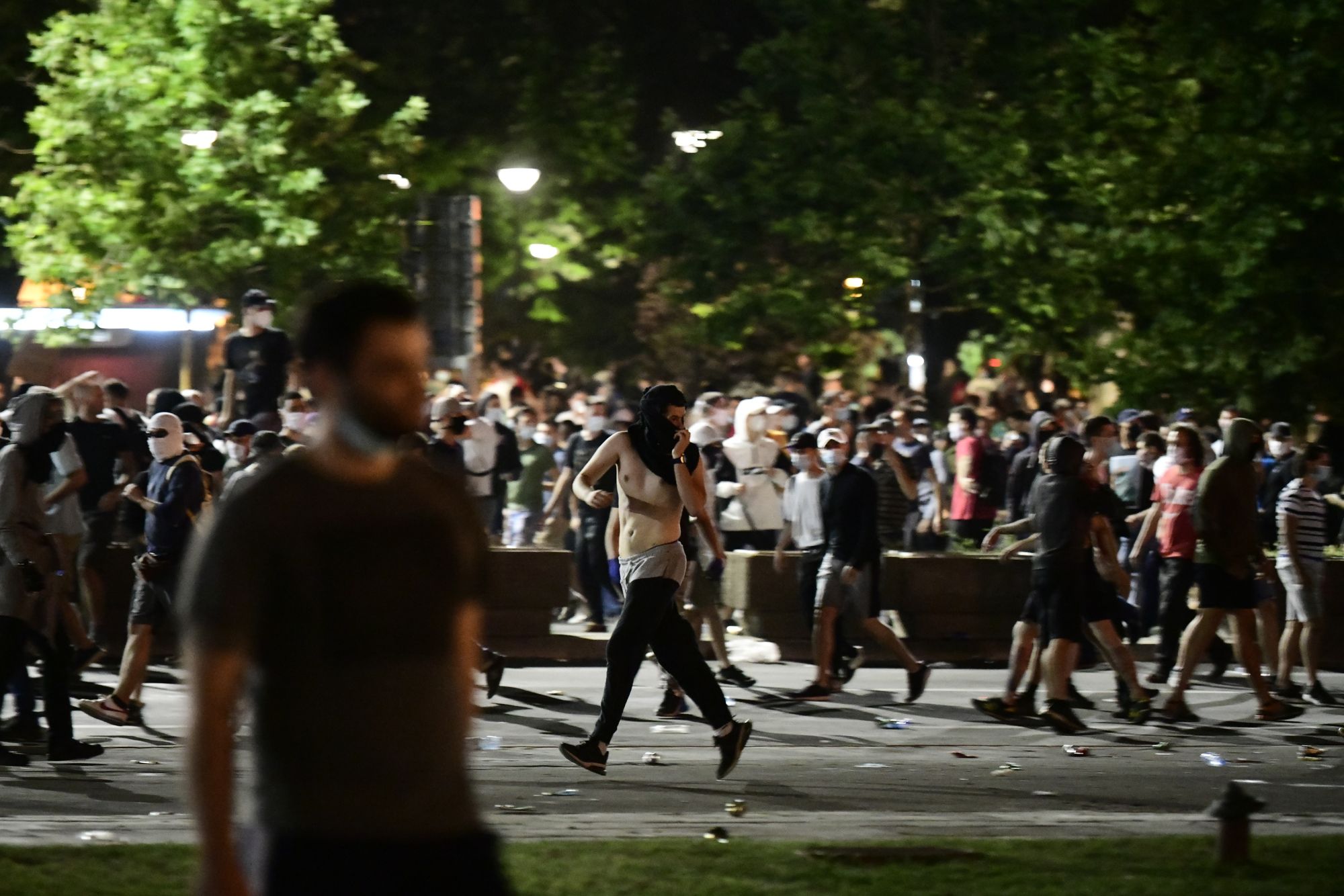 Beograd 10.07.2020. Policija, incident, huligani, huligan, provokator, Skupština Srbije, protest, četvrti dan, 4 dan Foto: Goran Srdanov/Nova.rs