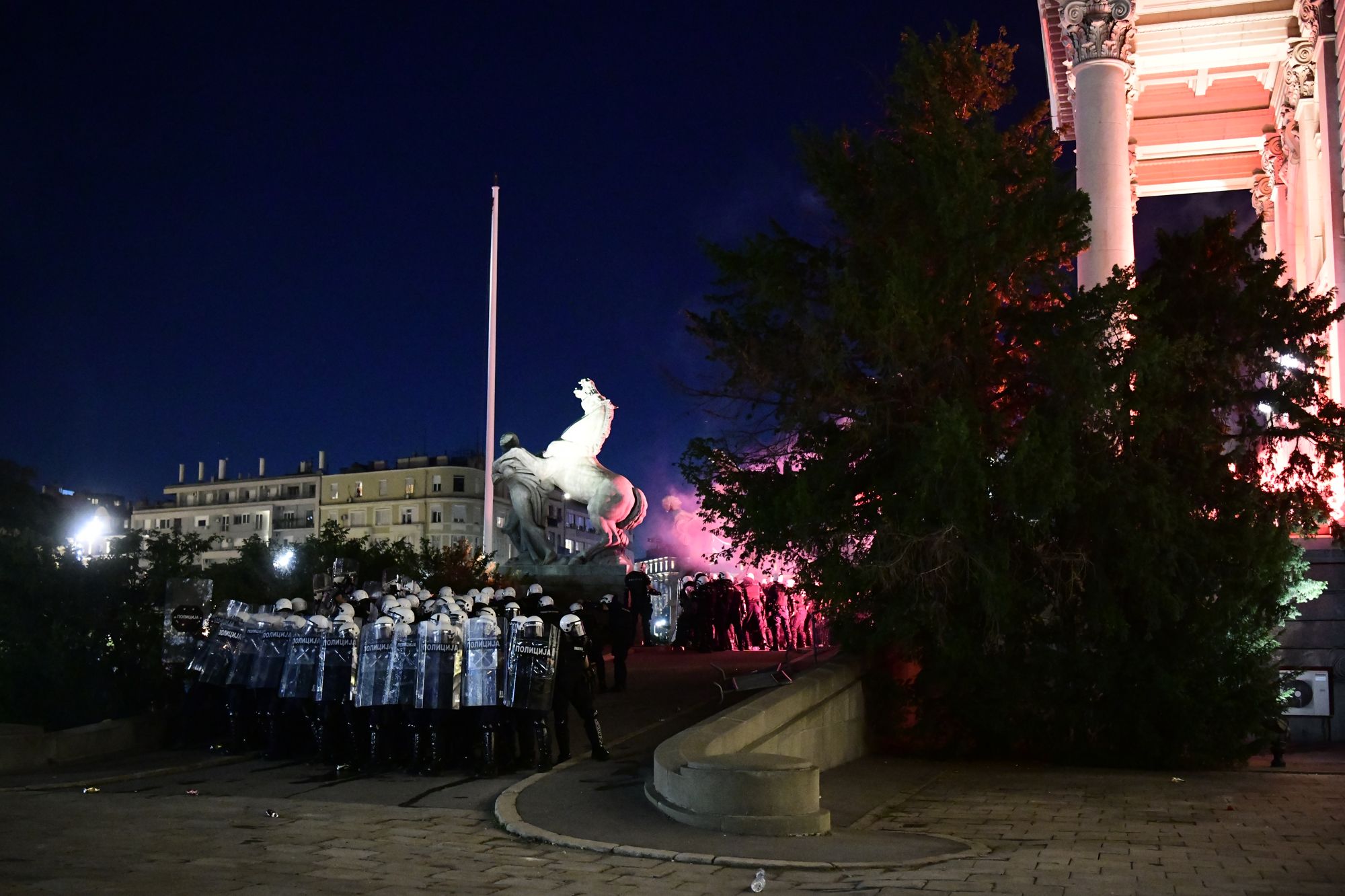 Beograd 10.07.2020. Policija, posle incidenta, upad u Skupštinu, pokušaj, Skupština Srbije, protest, četvrti dan, 4 dan Foto: Goran Srdanov/Nova.rs