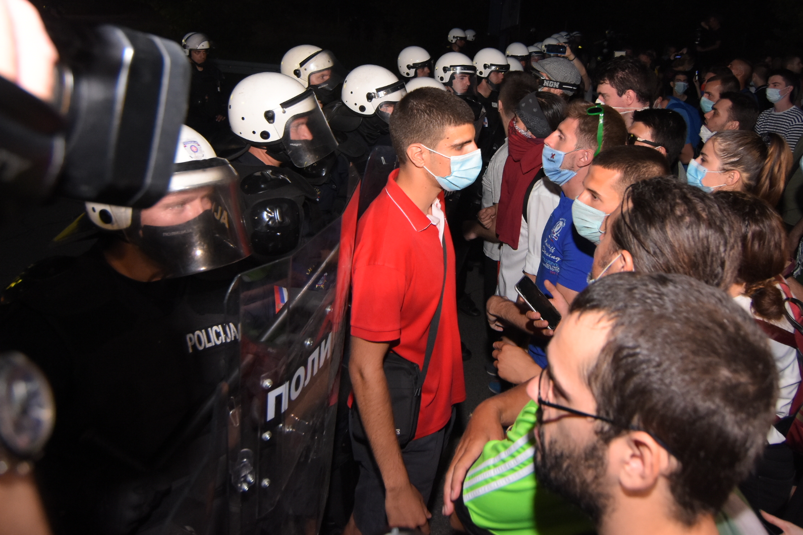 Novi Sad 10.07.2020. Odblokiran put. Policija, žandarmerija. Auto-put, autoput, auto put, ljudi, protest, četvrti dan, 4 dan Foto: Nenad Mihajlović
