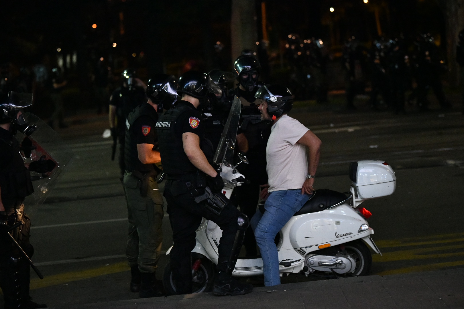 Beograd 08.07.2020. Protest, drugi dan demonstracija, haos, suzavac, paljenje, povređeni, policija Foto: Vladislav Mitić/Nova.rs