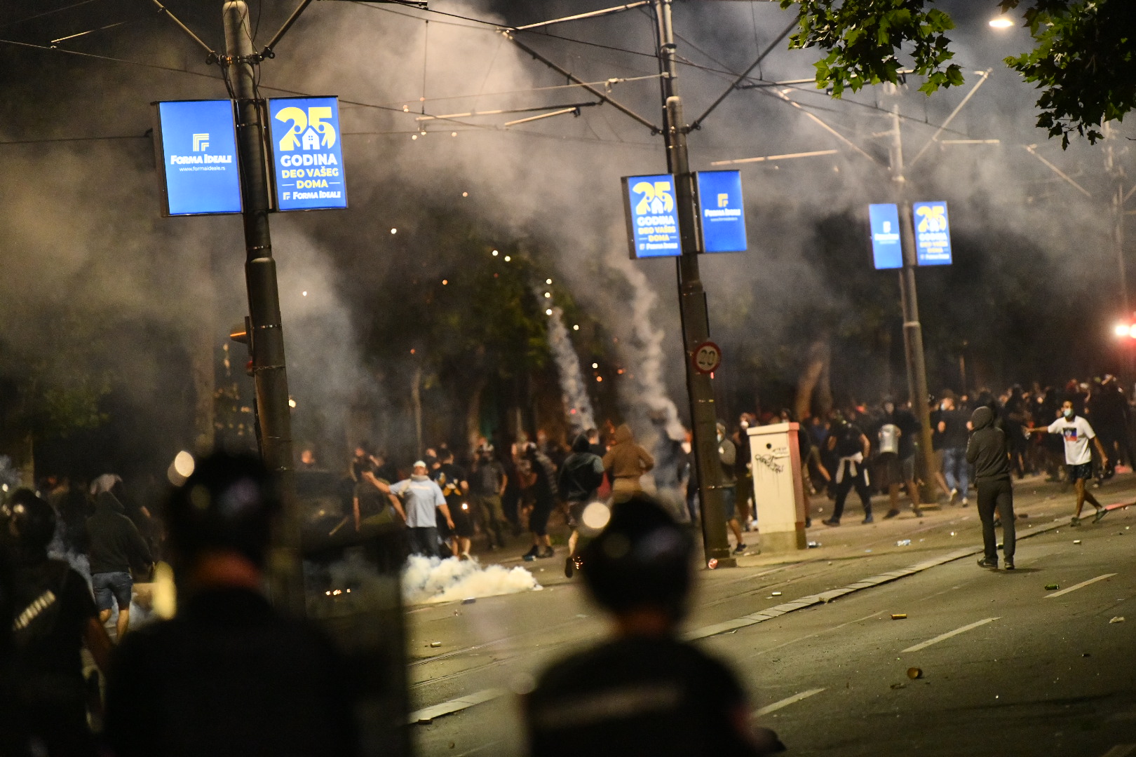 Beograd 08.07.2020. Protest, drugi dan demonstracija, haos, suzavac, paljenje, povređeni, policija Foto: Vladislav Mitić/Nova.rs