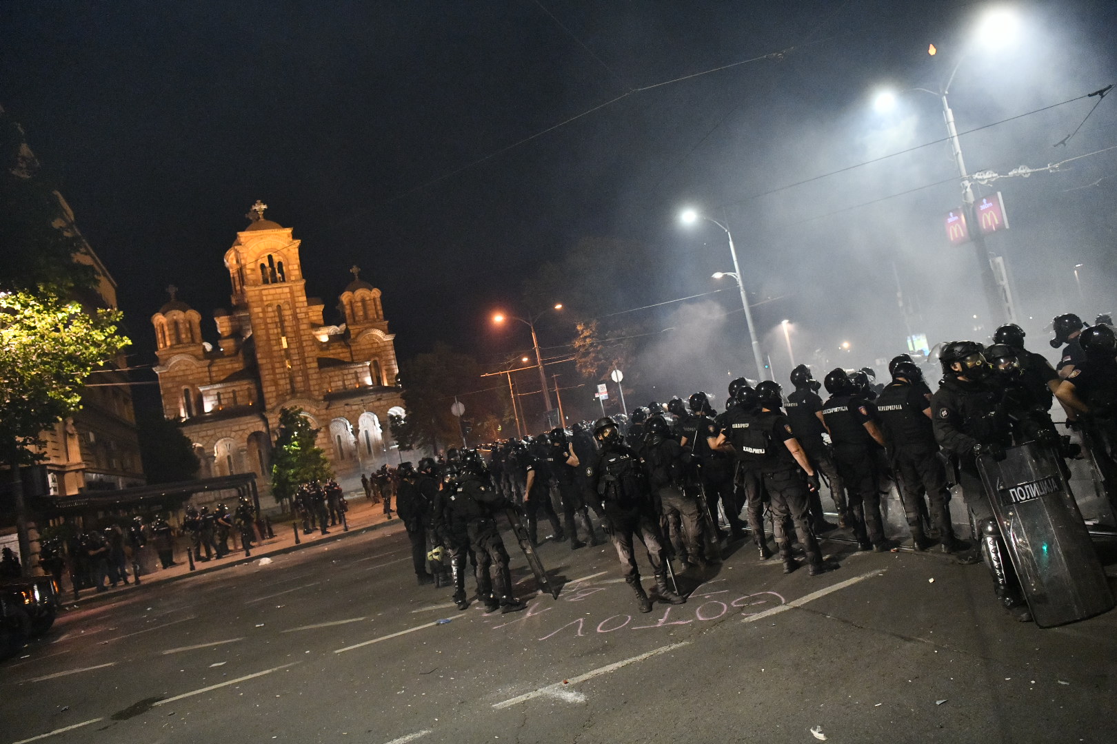 Beograd 08.07.2020. Protest, drugi dan demonstracija, haos, suzavac, paljenje, povređeni, policija Foto: Vladislav Mitić/Nova.rs