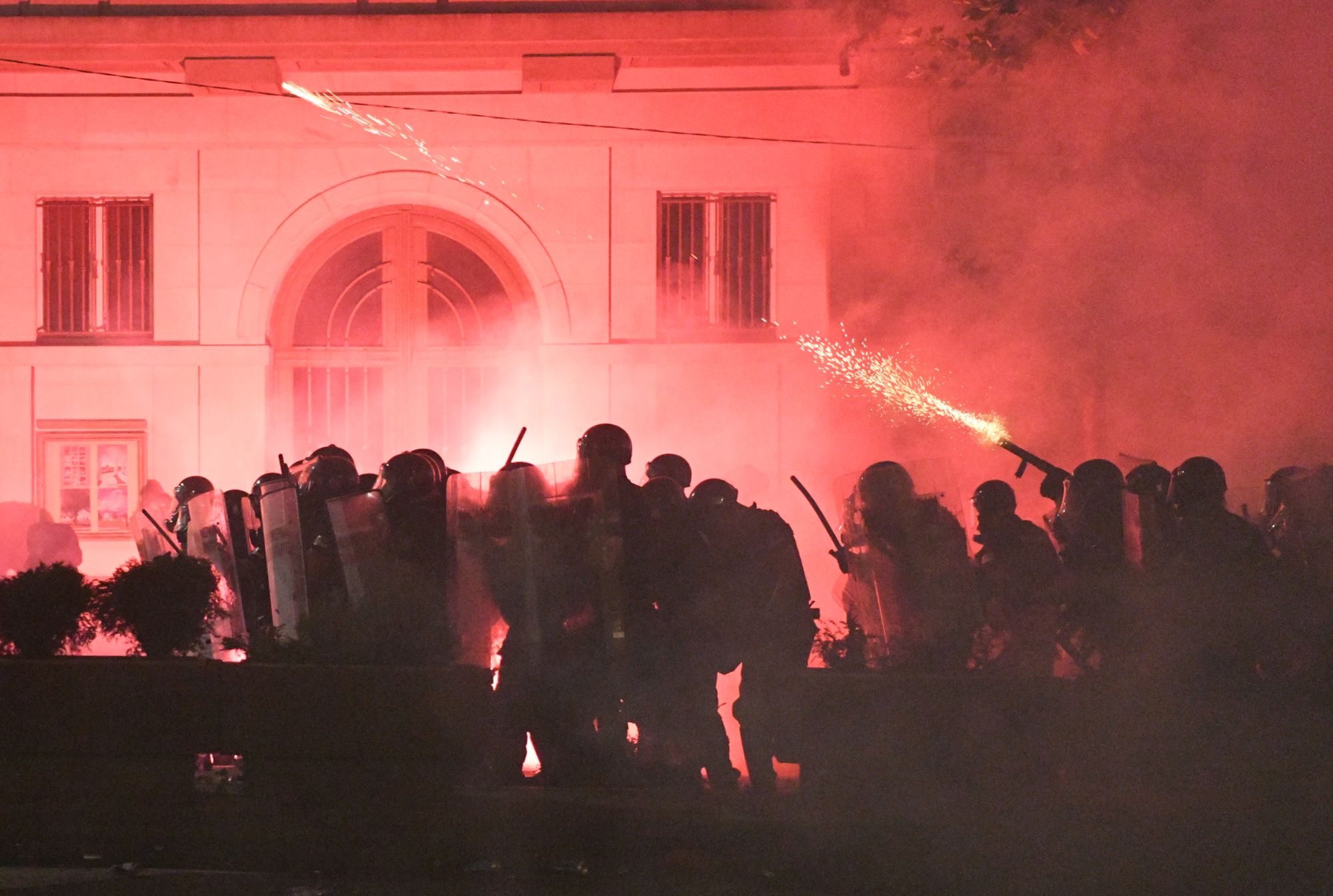 novanova Beograd 08.07.2020. Protest, drugi dan demonstracija, haos, suzavac, paljenje, povređeni, policija Foto: Filip Krainčanić/Nova.rs