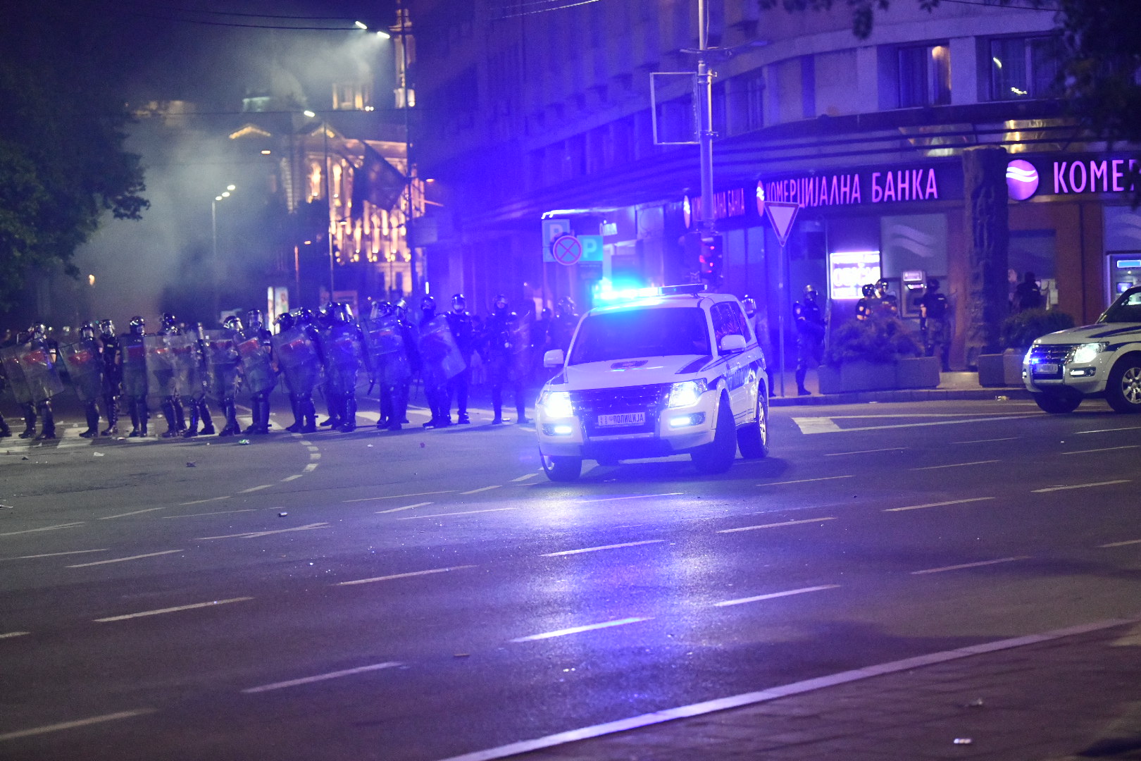 Beograd 08.07.2020. Protest, drugi dan demonstracija, haos, suzavac, paljenje, povređeni, policija, Terazije Foto: Vladislav Mitić/Nova.rs