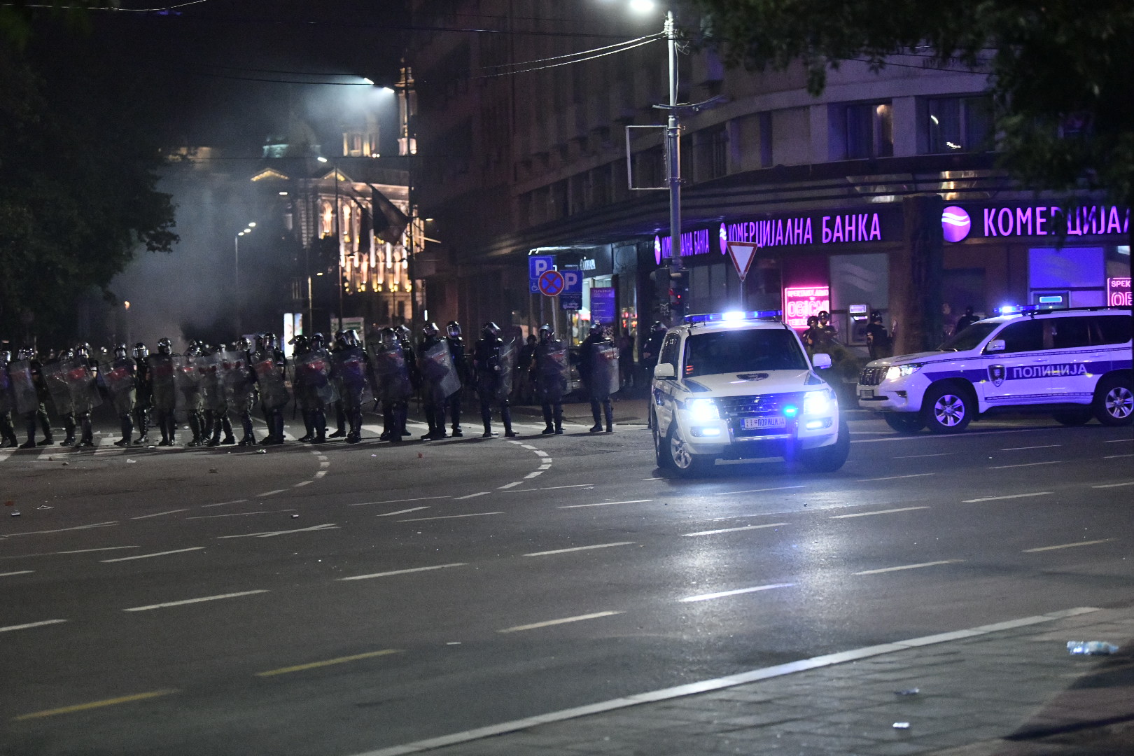 Beograd 08.07.2020. Protest, drugi dan demonstracija, haos, suzavac, paljenje, povređeni, policija, Terazije Foto: Vladislav Mitić/Nova.rs