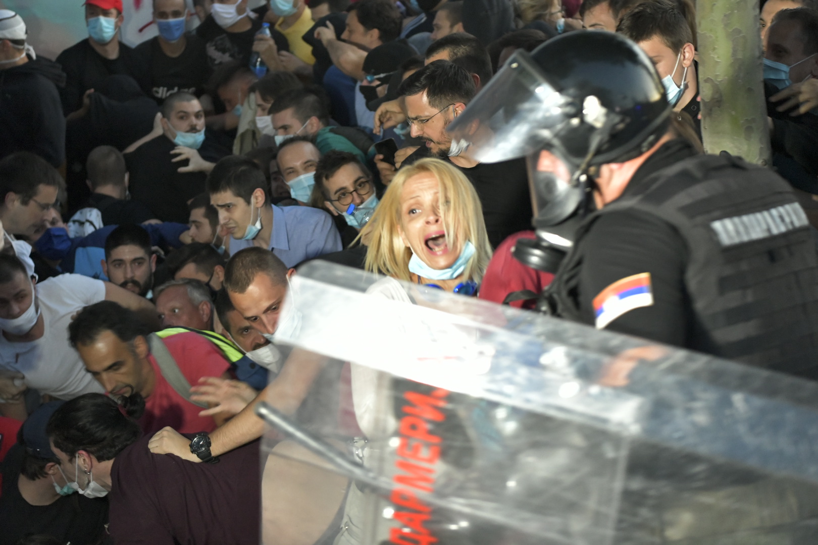 novanova Beograd 08.07.2020. Protest, drugi dan demonstracija, haos, suzavac, paljenje, povređeni, policija Foto: Zoran Lončarević/Nova.rs