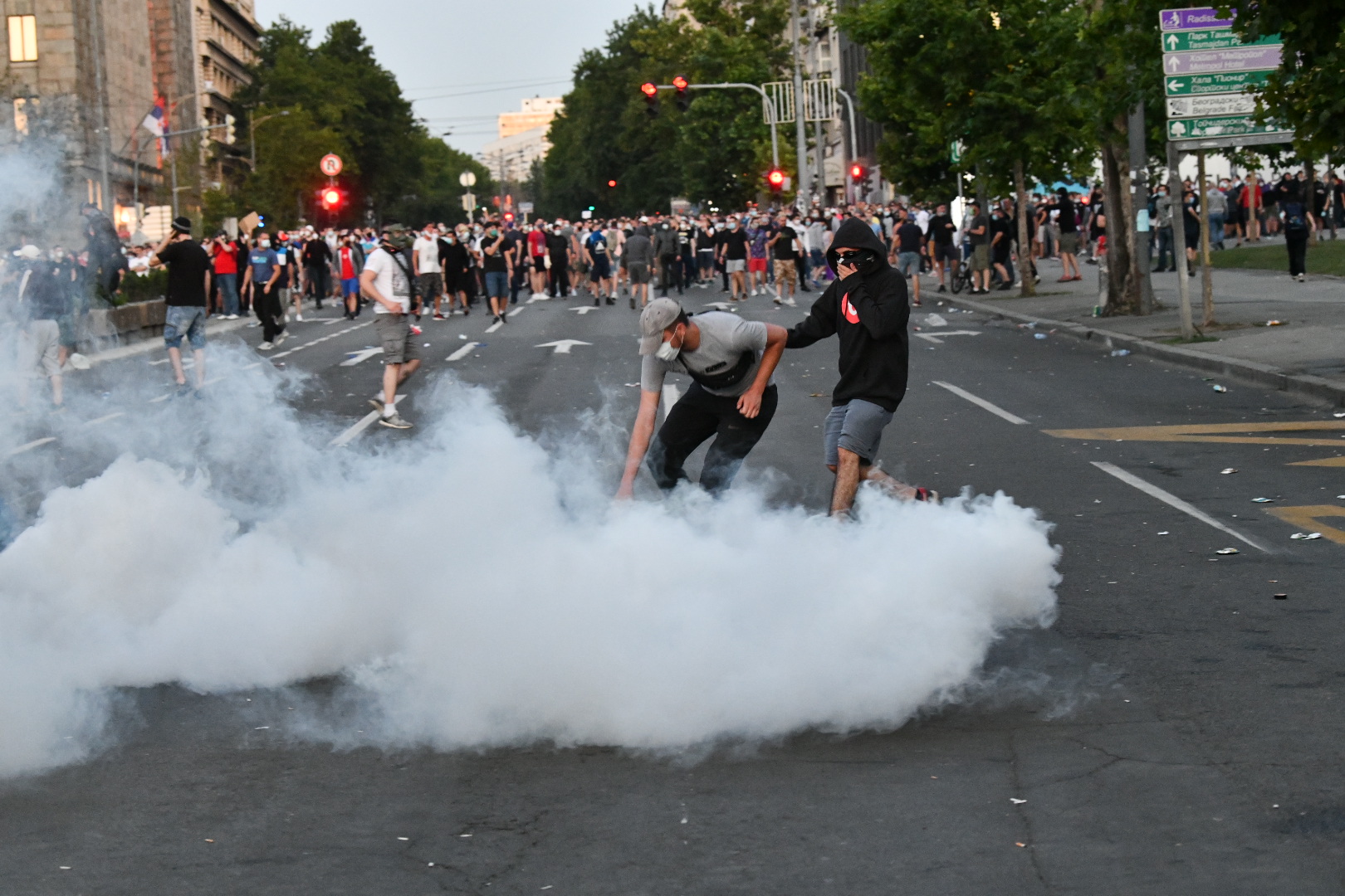 Beograd 08.07.2020. Protest, drugi dan demonstracija, haos, suzavac, paljenje, povređeni, policija Foto: Vladislav Mitić/Nova.rs