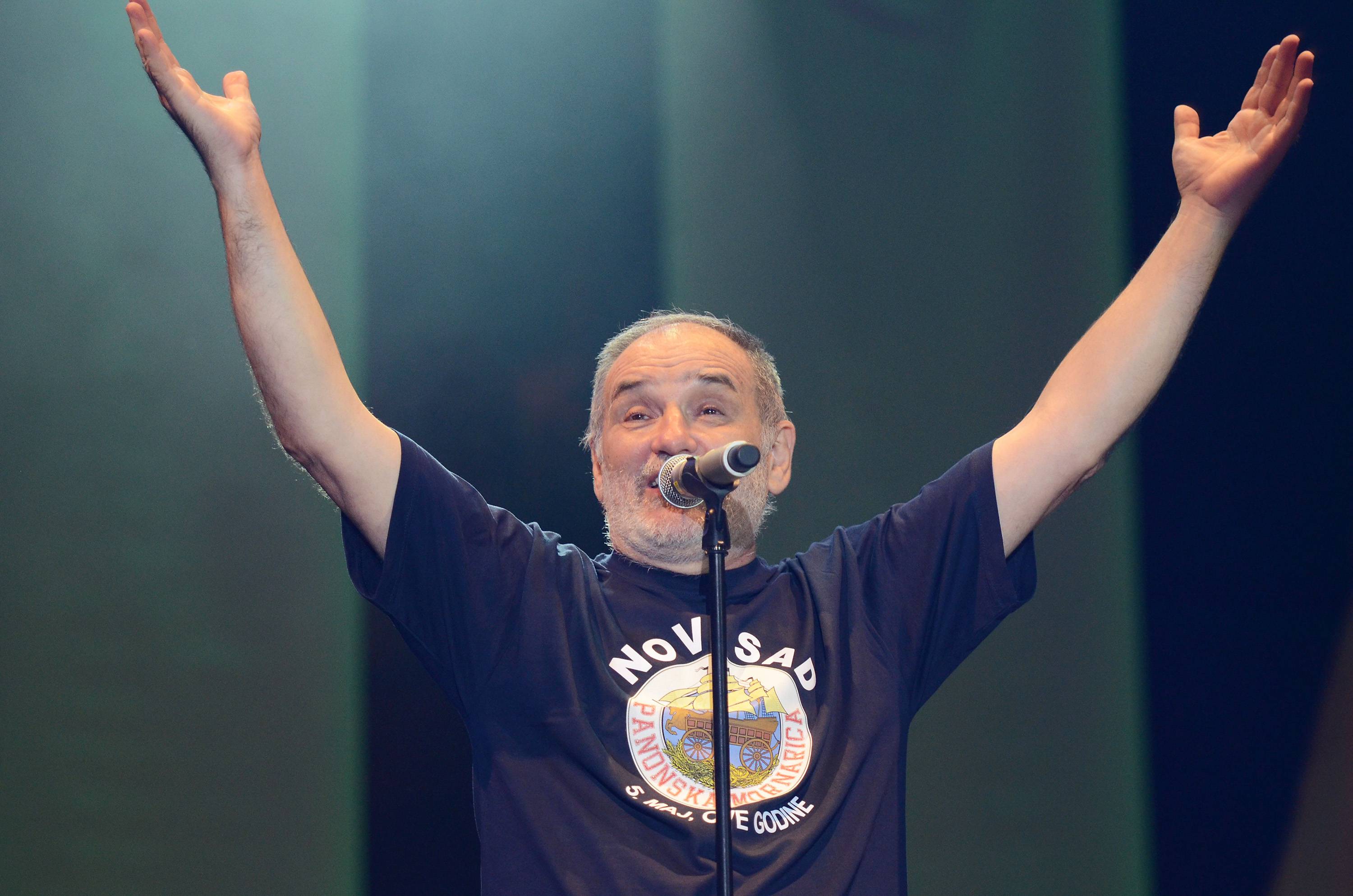 *ARHIVSKA FOTOGRAFIJA*  Kantautor Djordje Balasevic preminuo je danas u 67. godini, prenela je Radio-televizija Vojvodine. Arhivska fotografijia snimljena 11.05.2011. godine u Novom Sadu. (BETAPHOTO/DRAGAN GOJIC/DS)