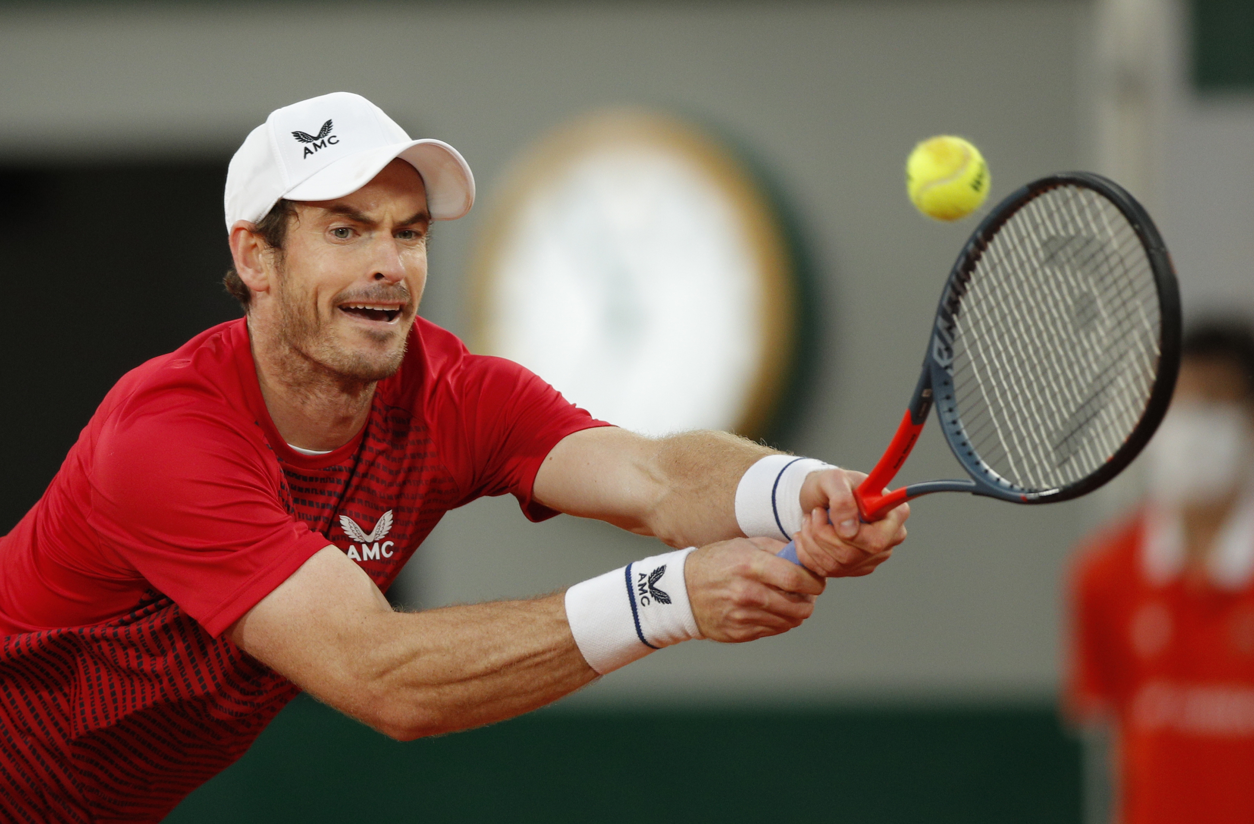 epa08702134 Andy Murray of Britain in action against Stan Wawrinka of Switzerland during their men?s first round match during the French Open tennis tournament at Roland Garros in Paris, France, 27 September 2020.  EPA-EFE/YOAN VALAT