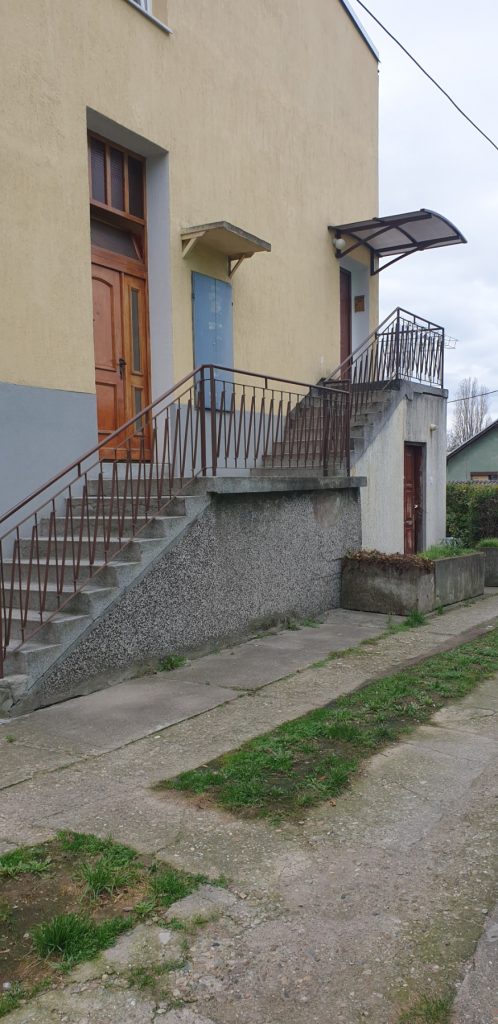 Leš u stanu, Bele vode