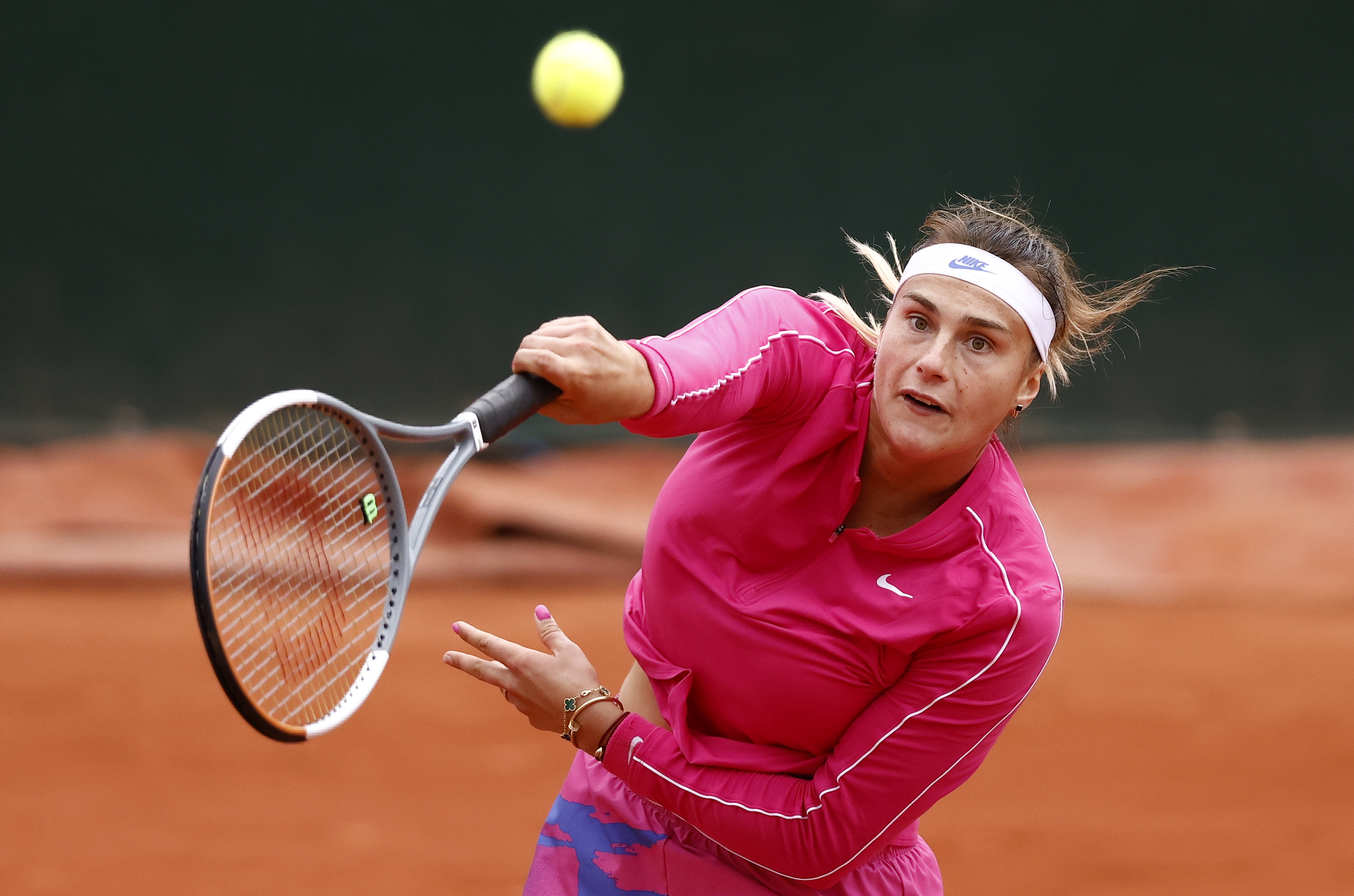 epa08717364 Aryna Sabalenka of Belarus serves during her third round match against Ons Jabeur of Tunisia during the French Open tennis tournament at Roland Garros in Paris, France, 03 October 2020.  EPA-EFE/IAN LANGSDON