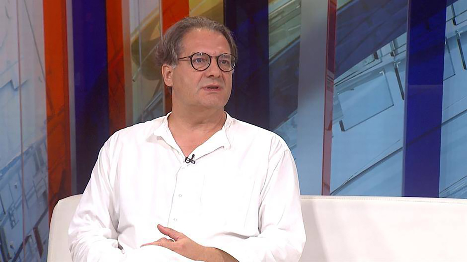 Probudi se Gradska uprava Pančeva seče stabla u Gradskom parku, kako bi proširili parking za zaposlene. Pančevci su sinoć protestvovali zbog toga, a da li je protest urodio plodom reći će nam Nenad Živković, novinar portala Pančevo Si Ti.