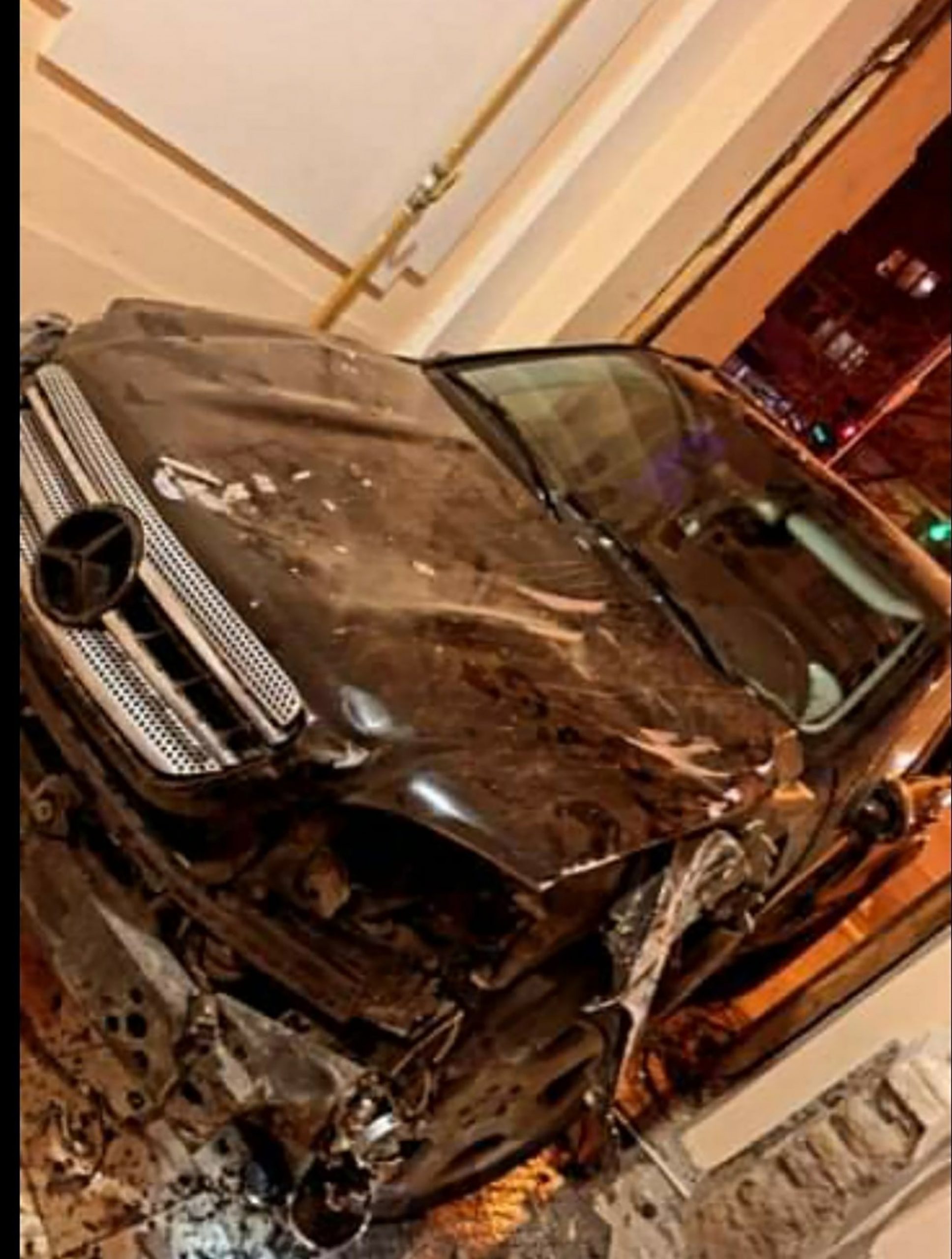 Sombor udario u zgradu autom