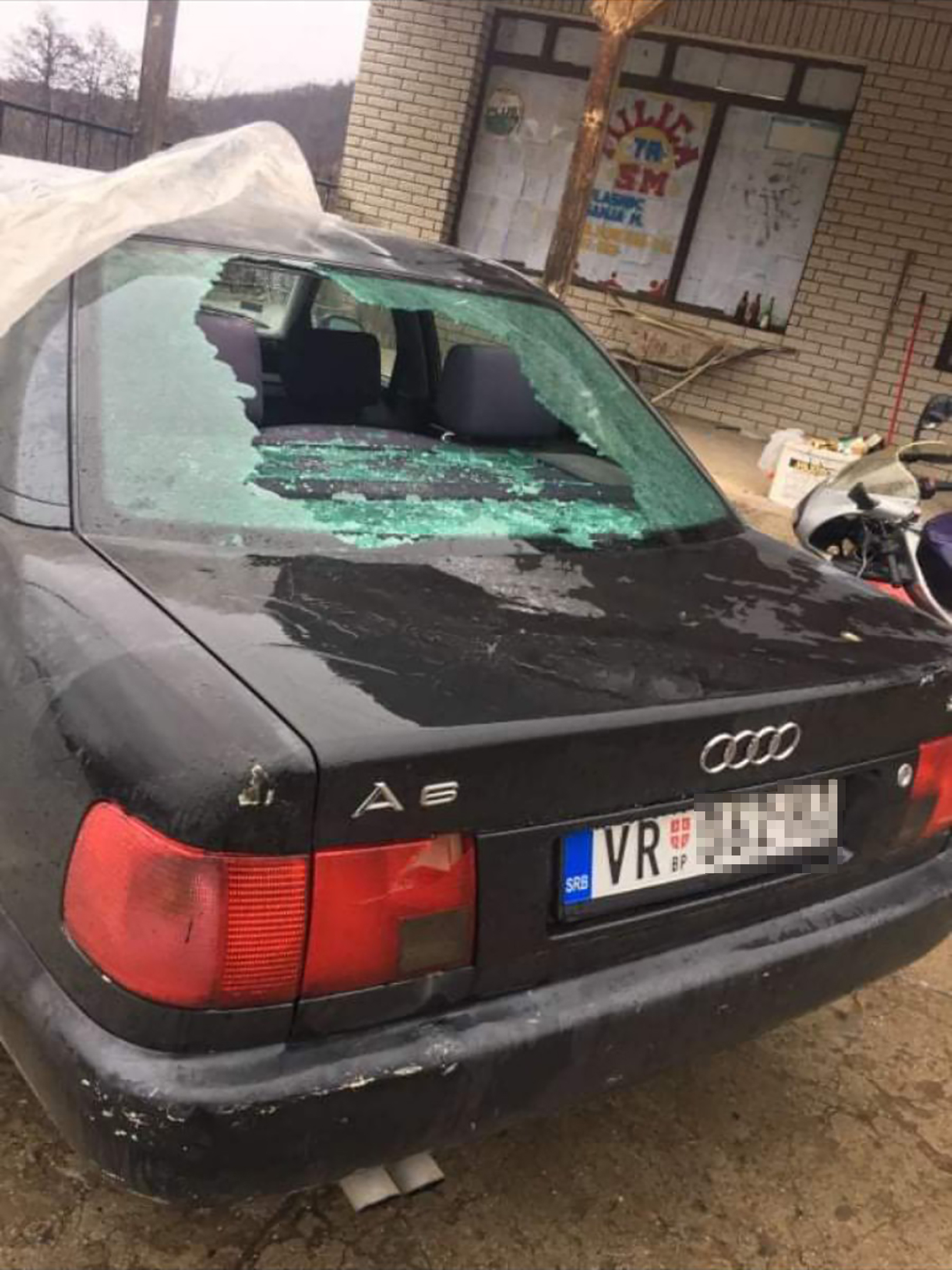 Kristijan J. tuca Vranjska banja, prebijeni mladic, pretucen, razbijen automobil, razbijen auto