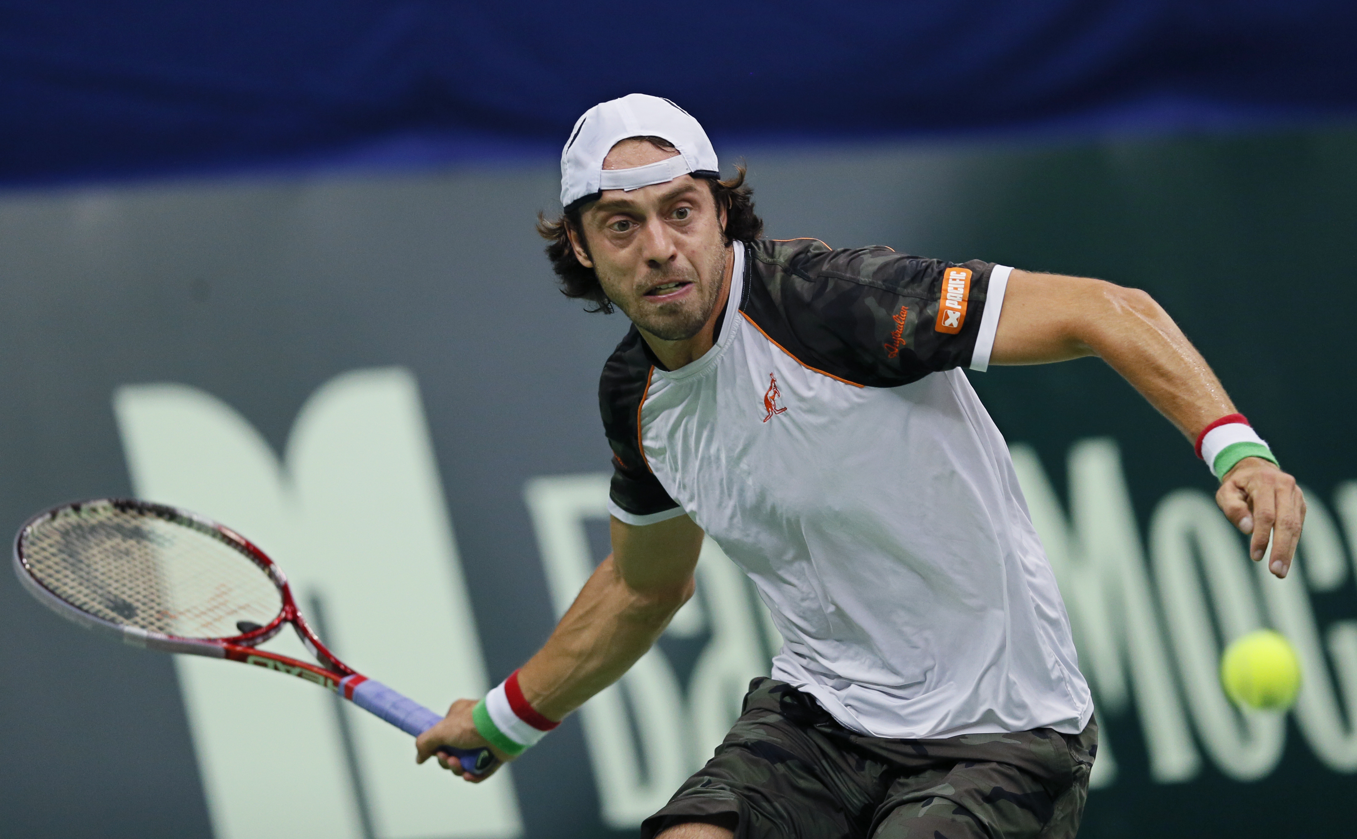 epa03910716 Filippo Volandri of Italy in action against Paolo Lorenzi of Italy during their tennis match at the Kremlin Cup tennis tournament in Moscow, Russia, 15 October 2013.  EPA/YURI KOCHETKOV