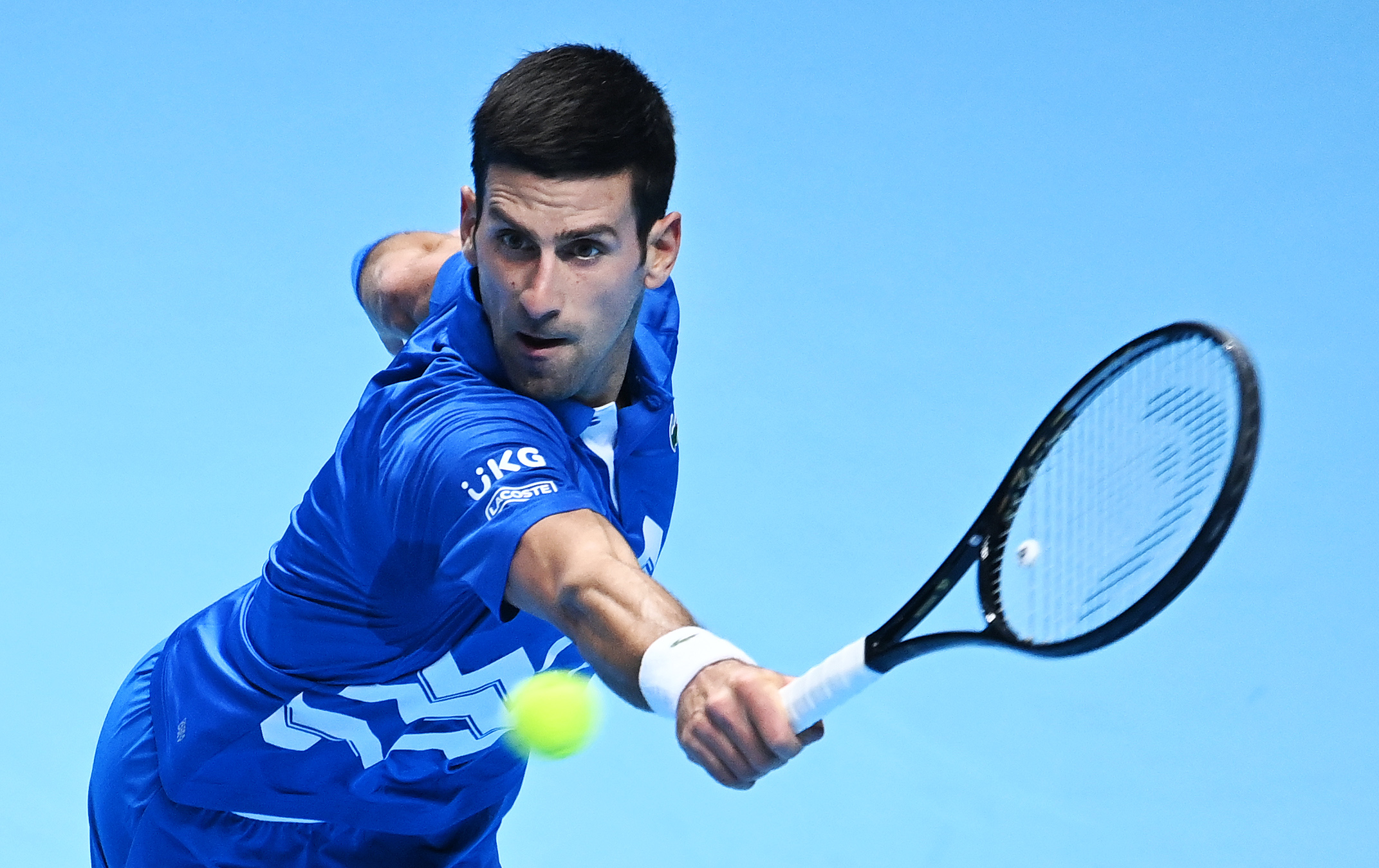 epa08828103 Serbia's Novak Djokovic returns to Russia's Daniil Medvedev during a Nitto ATP finals tennis match at the O2 Arena in London, Britain, 18 November 2020.  EPA-EFE/ANDY RAIN