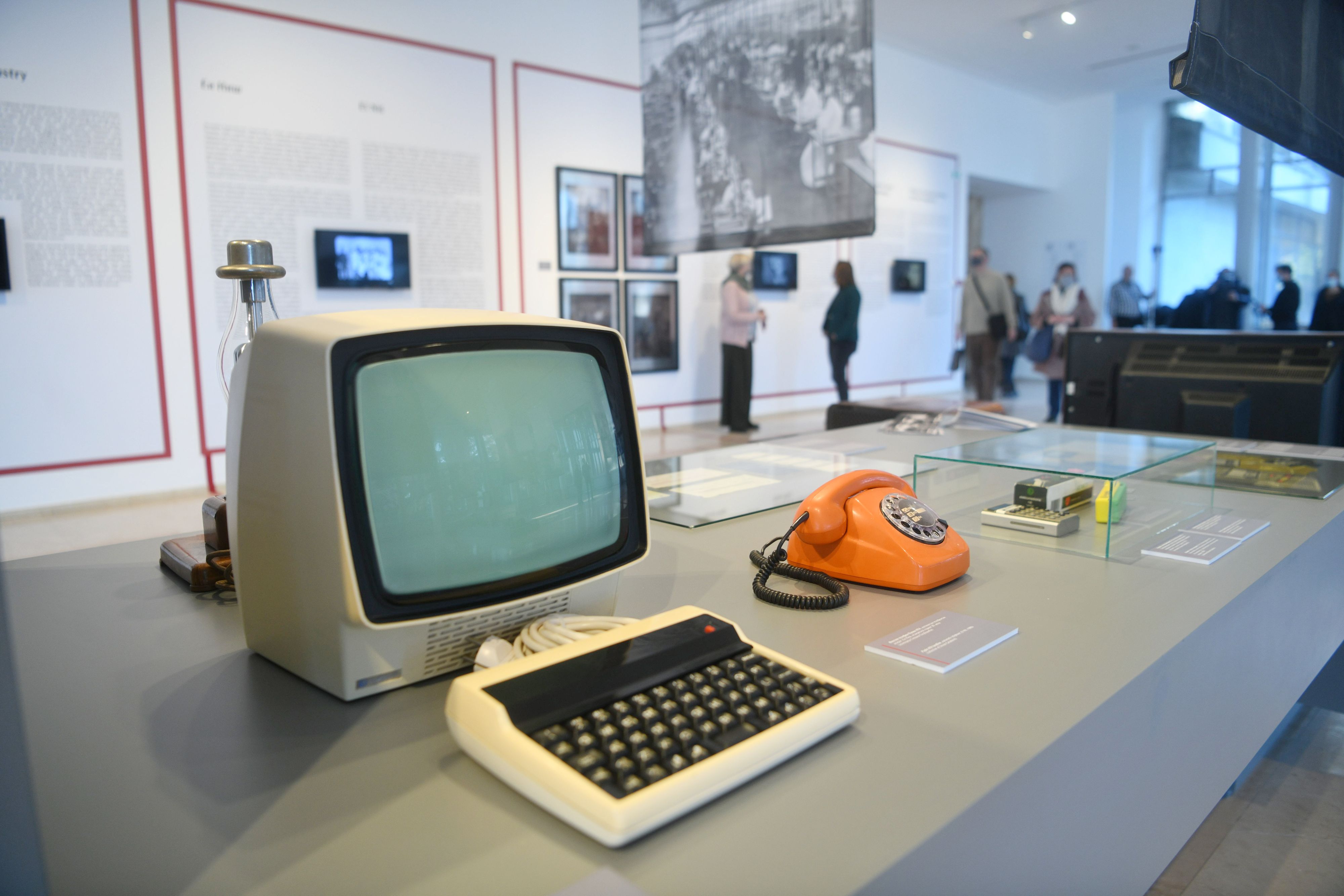 Izlozba o fabrikama i radnicima