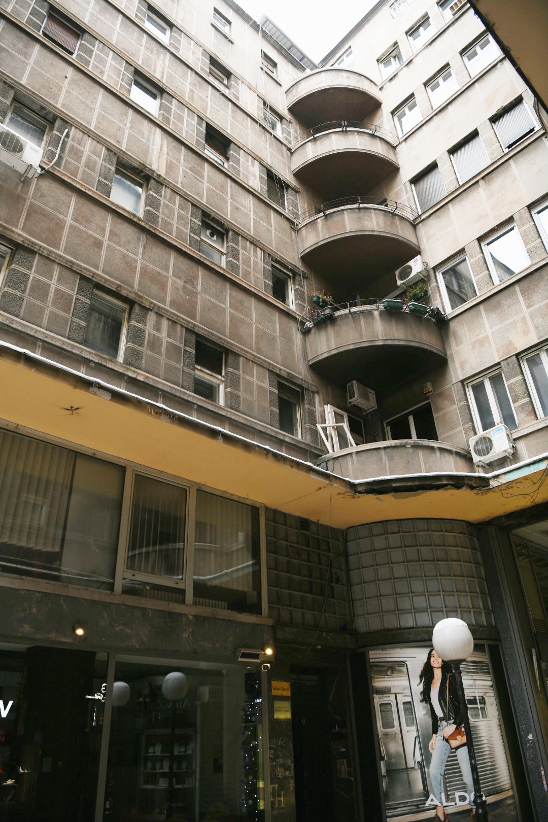 Beograd 17. januar 2021. Ulaz za skolu glume Stvar srca Mike Aleksića Obilicev venac Foto:Vesna Lalić/Nova.rs
