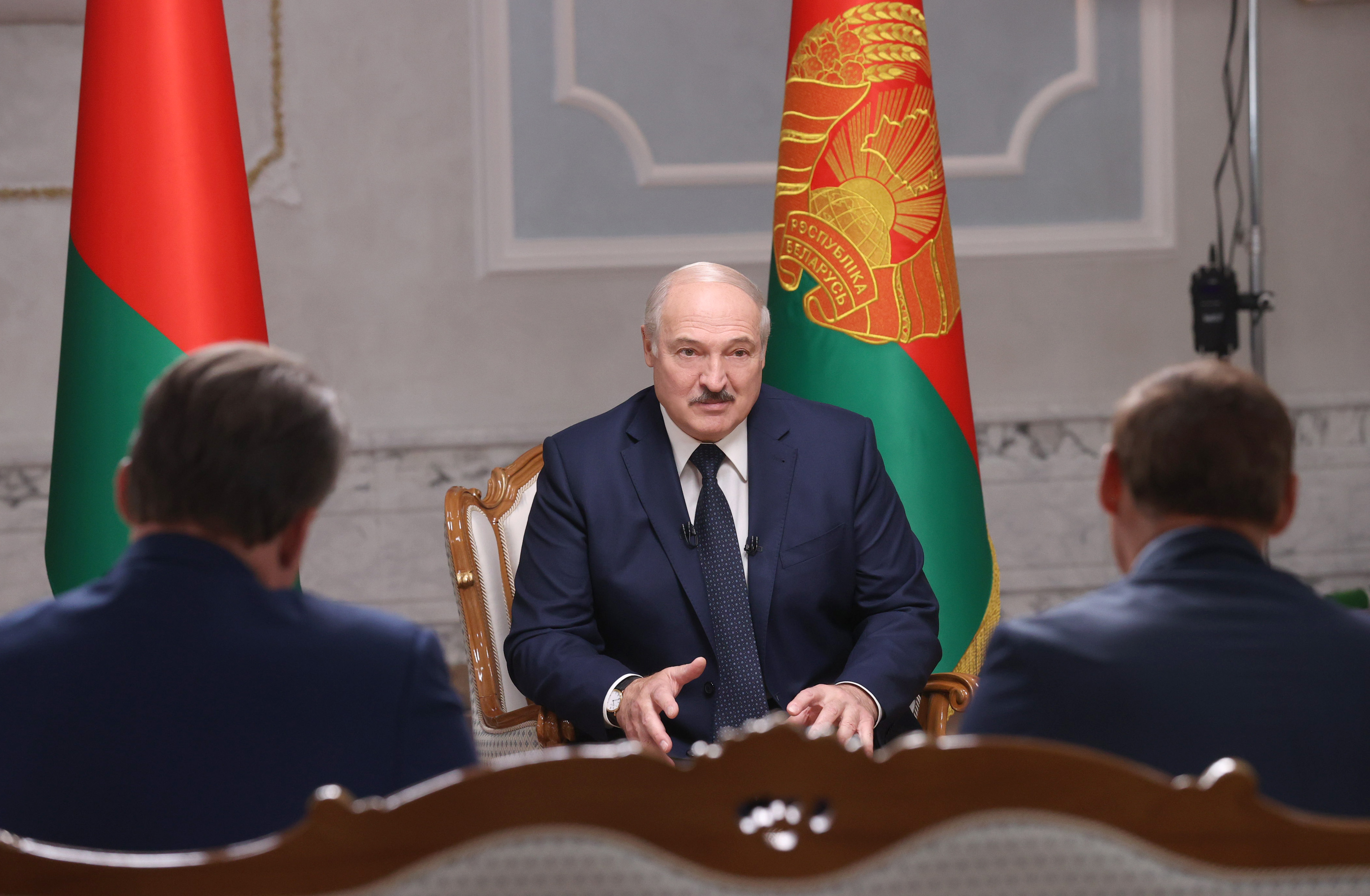 epa08654741 Belarus President Alexander Lukashenko (C) during his interview with Russian journalists at the Palace of Independence in Minsk, Belarus, 08 September 2020.  EPA-EFE/NIKOLAI PETROV / BELTA POOL / POOL MANDATORY CREDIT / EDITORIAL USE ONLY