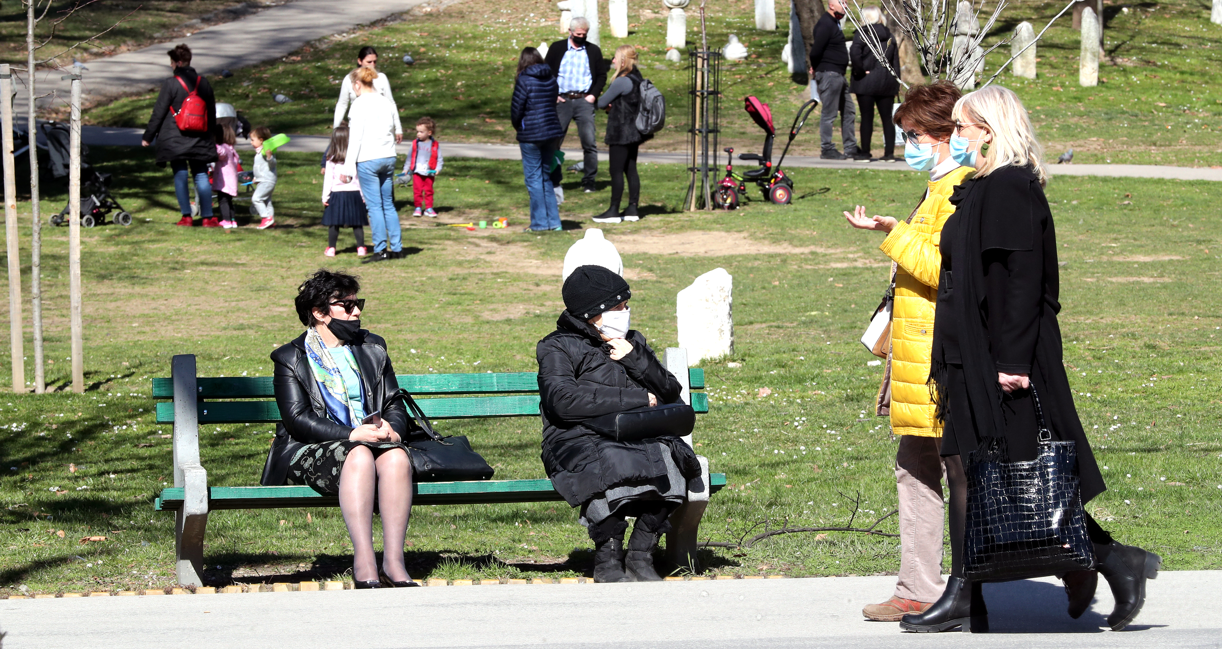 epa09051429 Bosnian woman sit in the park with face masks following the outbreak of coronavirus in Sarajevo, Bosnia and Herzegovina, 04 March 2021.  EPA-EFE/FEHIM DEMIR