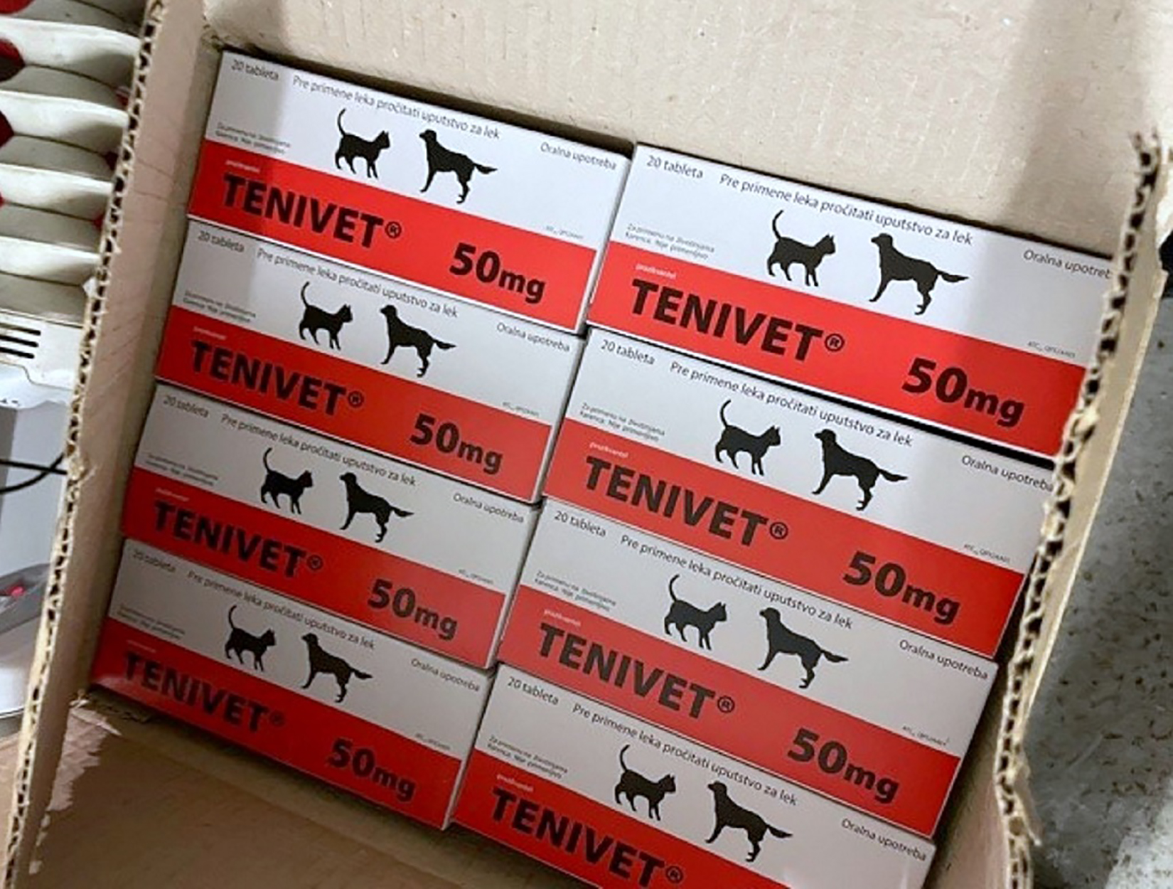 kutija sa zaplenjenim lekovima za zivotinje
