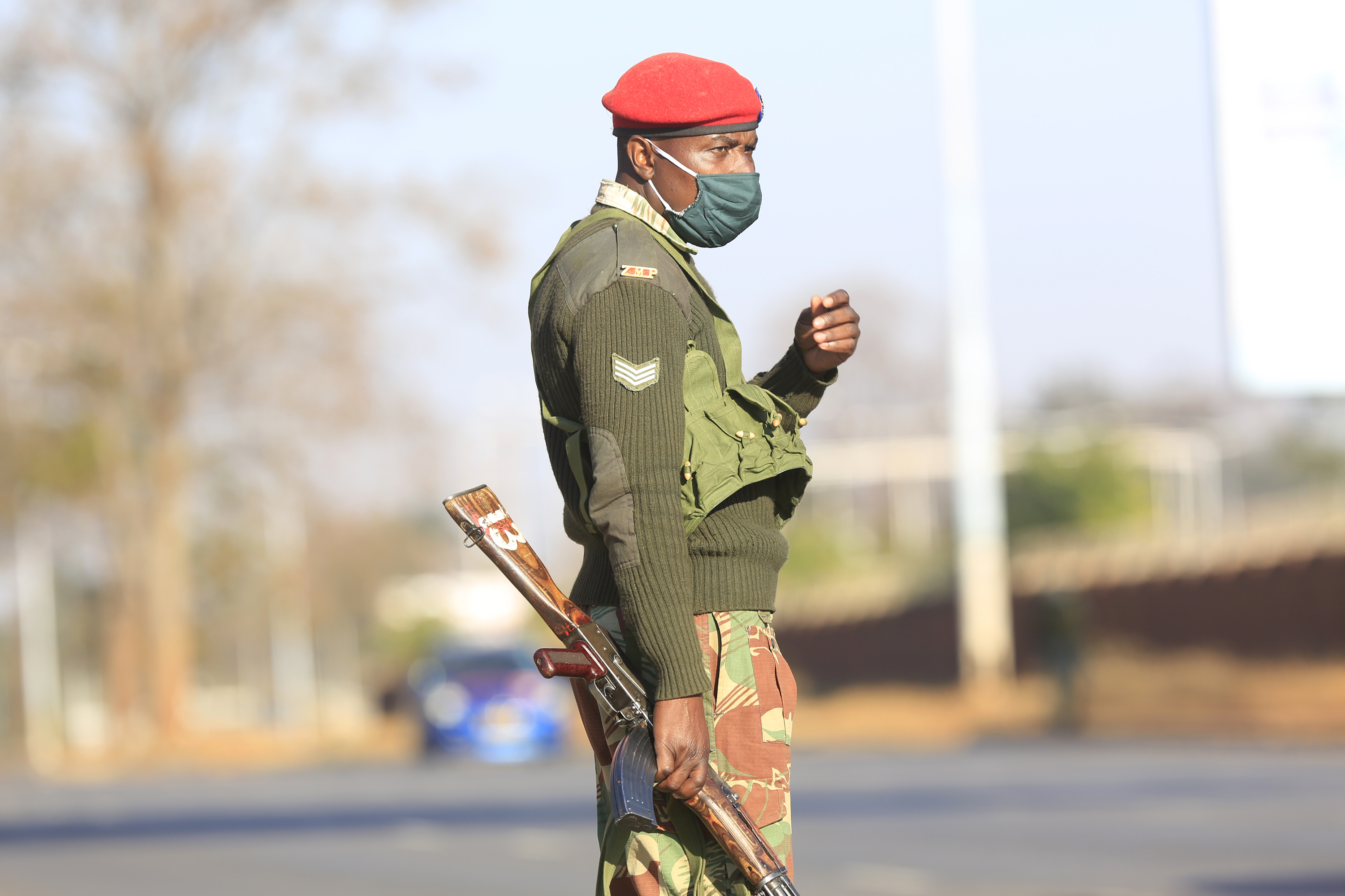 Police and army block planned mass anti-govenrment protests in Harare