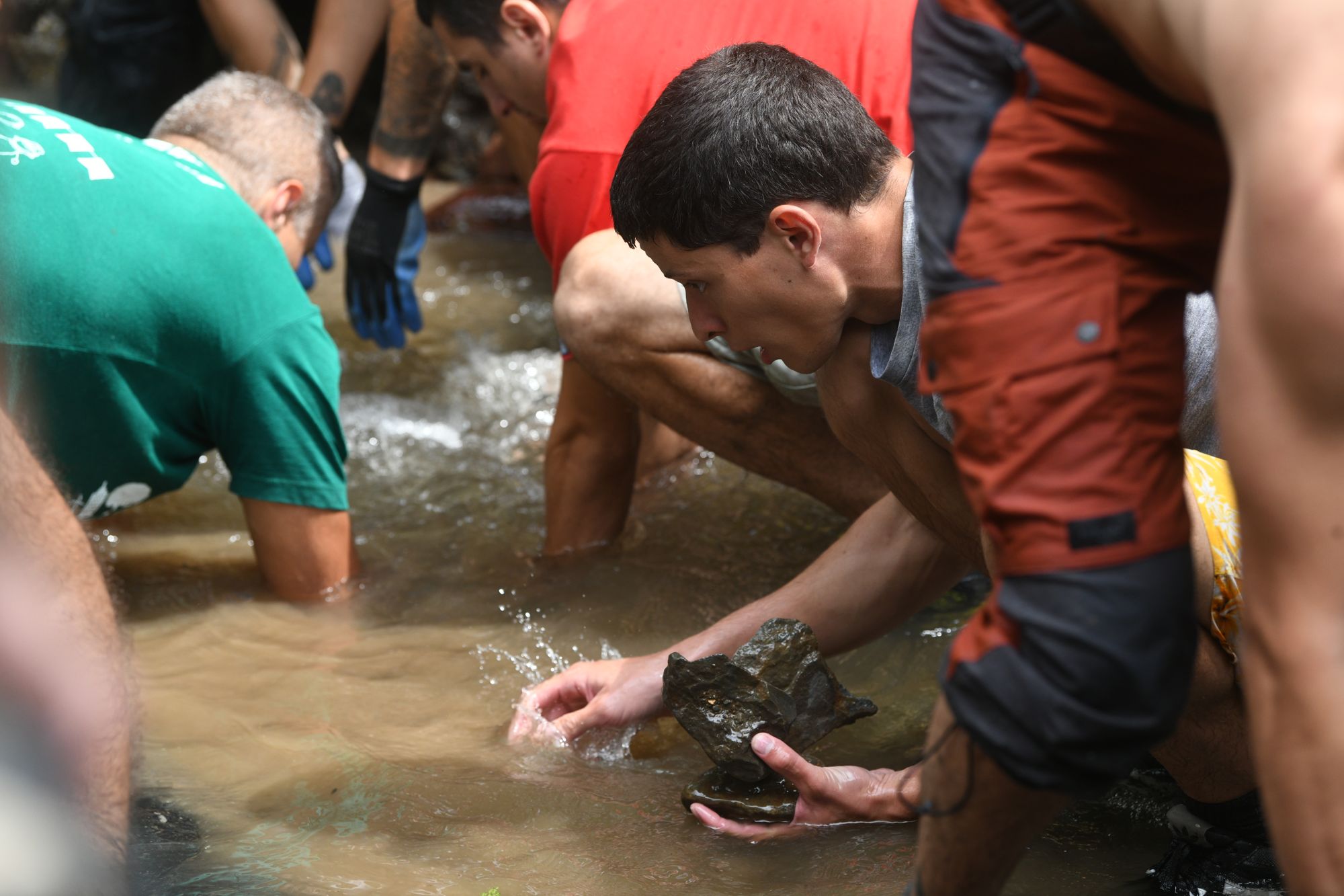 Rakita, 15.08.2020. Rakita, Akcija, Otkopavanje cevi u selu Rakita, radna akcija, aktivisti, reke vam ne damo Foto: Filip Krainčanić/Nova.rs