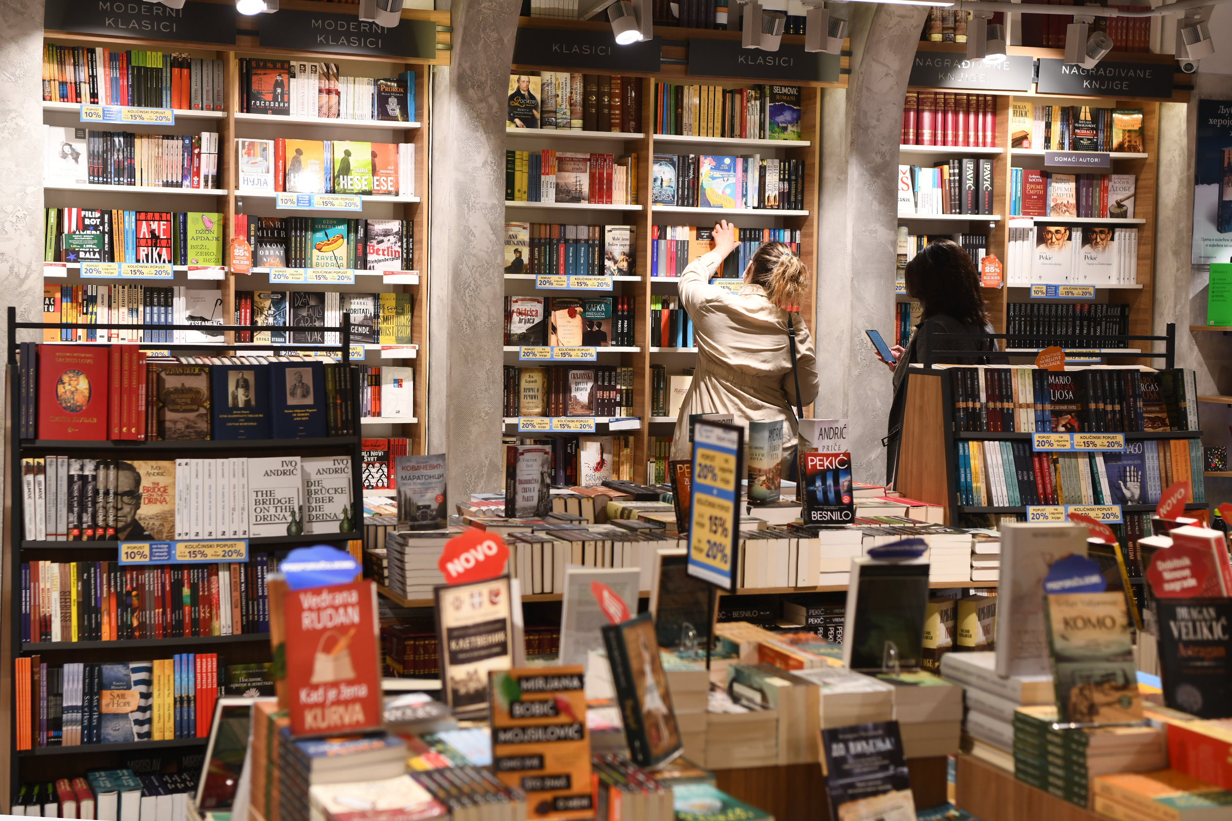 Beograd, 15.10.2020. Knjižara, knjižare, knjiga, knjige, čitanje, laguna, čitalac, Vulkan, Delfi, laguna, Sajamski popusti Foto: Goran Srdanov/Nova.rs