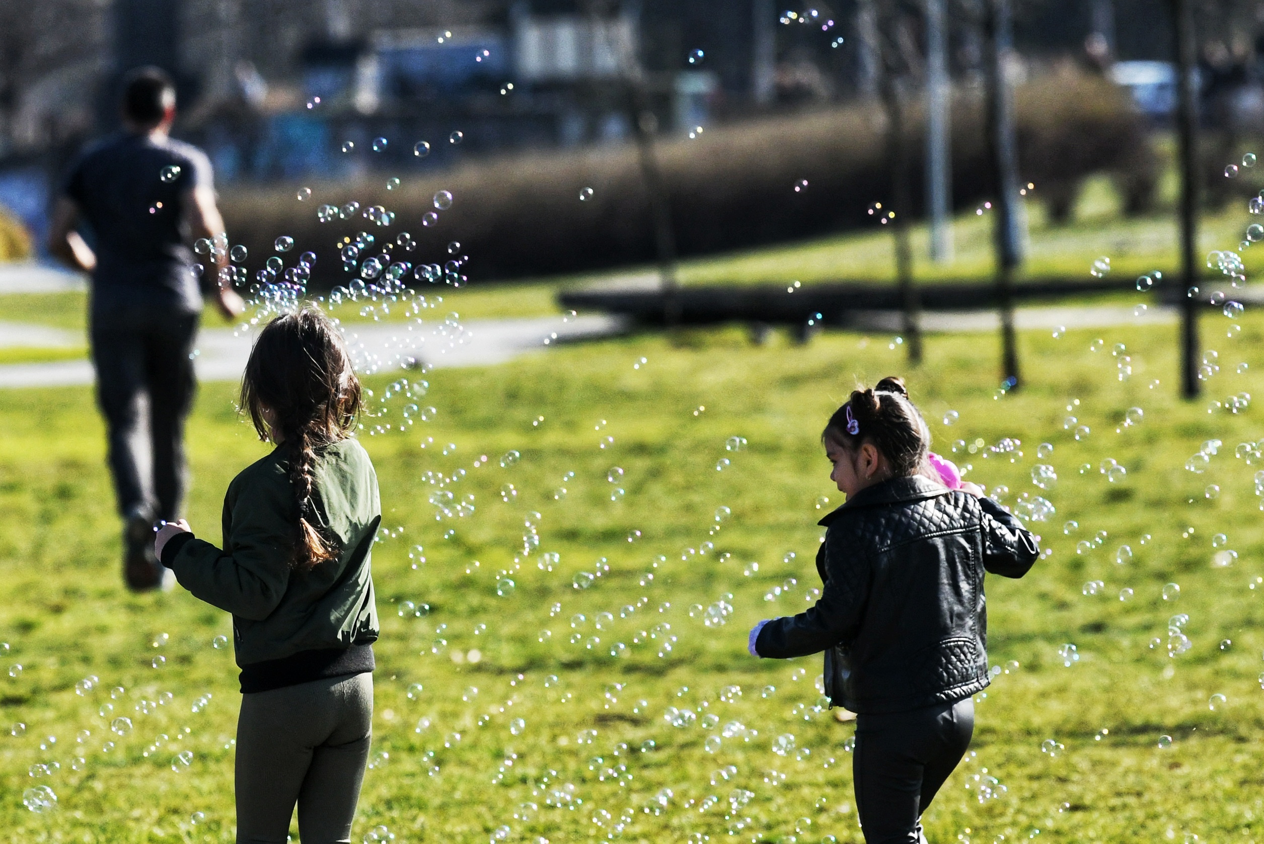 Beograd, 02.03.2021. Stiže proleće, lepo vreme, vremenska prognoza, sunčan dan, deca, šetnja, igra Foto: Vesna Lalić/Nova.rs