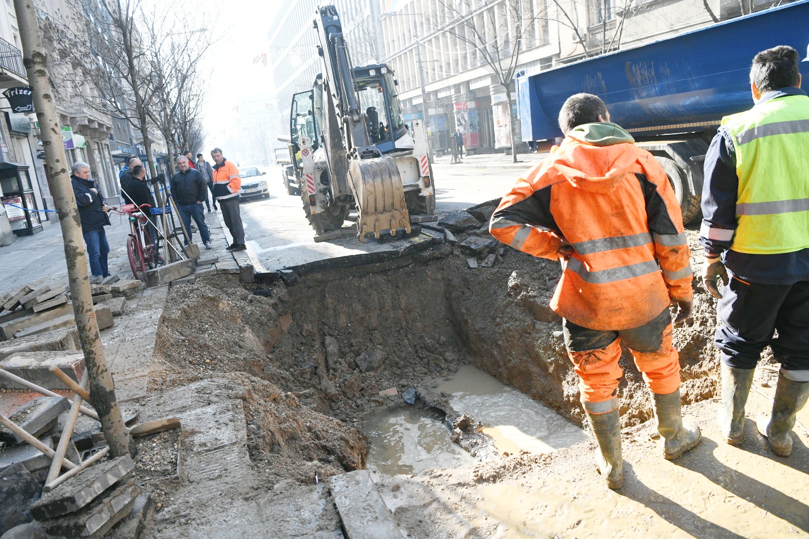 Beograd 23.02.2021. Pukla vodovodna cev, voda, havarija, centar grada Foto: Vesna Lalić/Nova.rs
