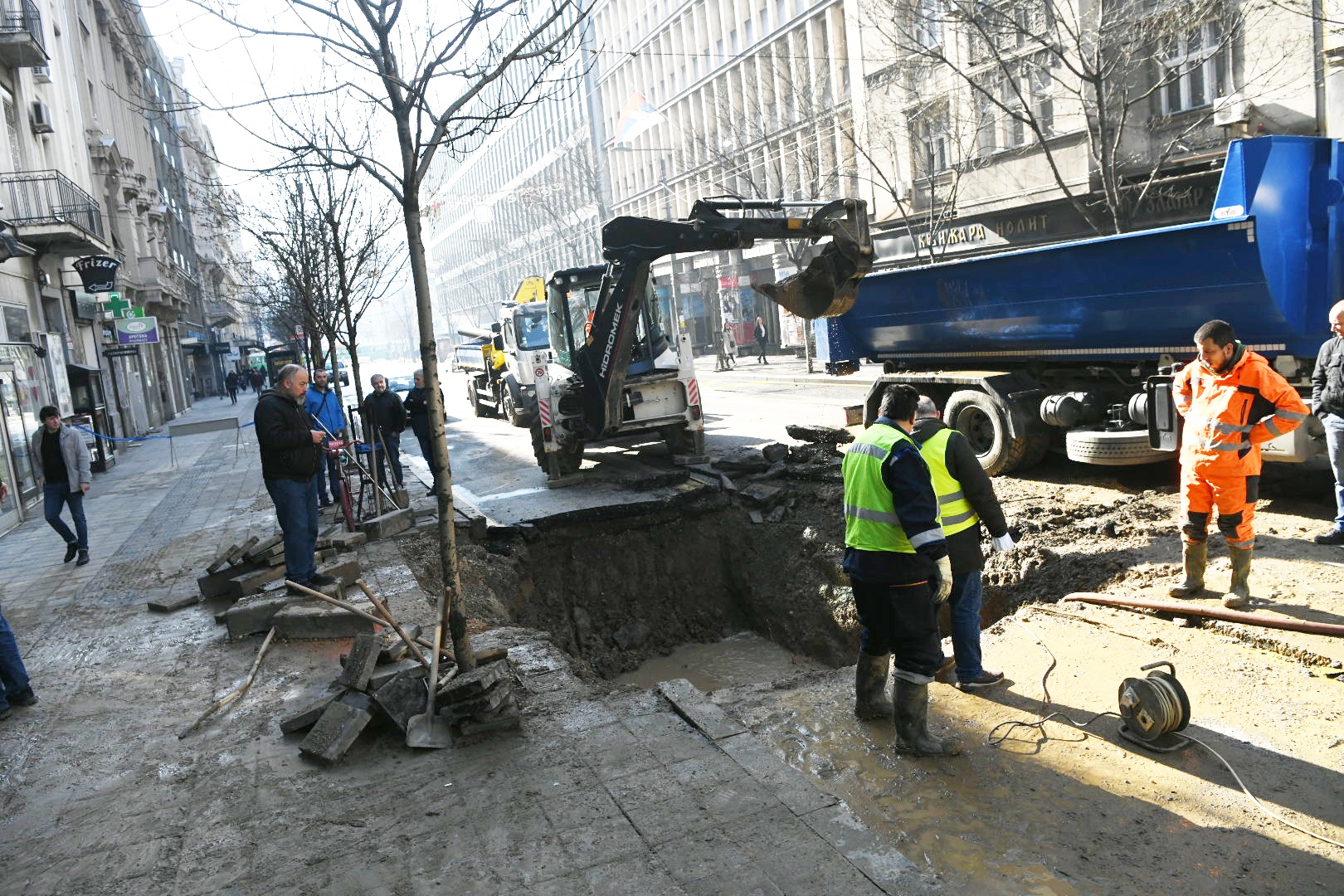 Beograd 23.02.2021. Pukla vodovodna cev, voda, havarija, centar grada Foto: Vesna Lalić/Nova.rs