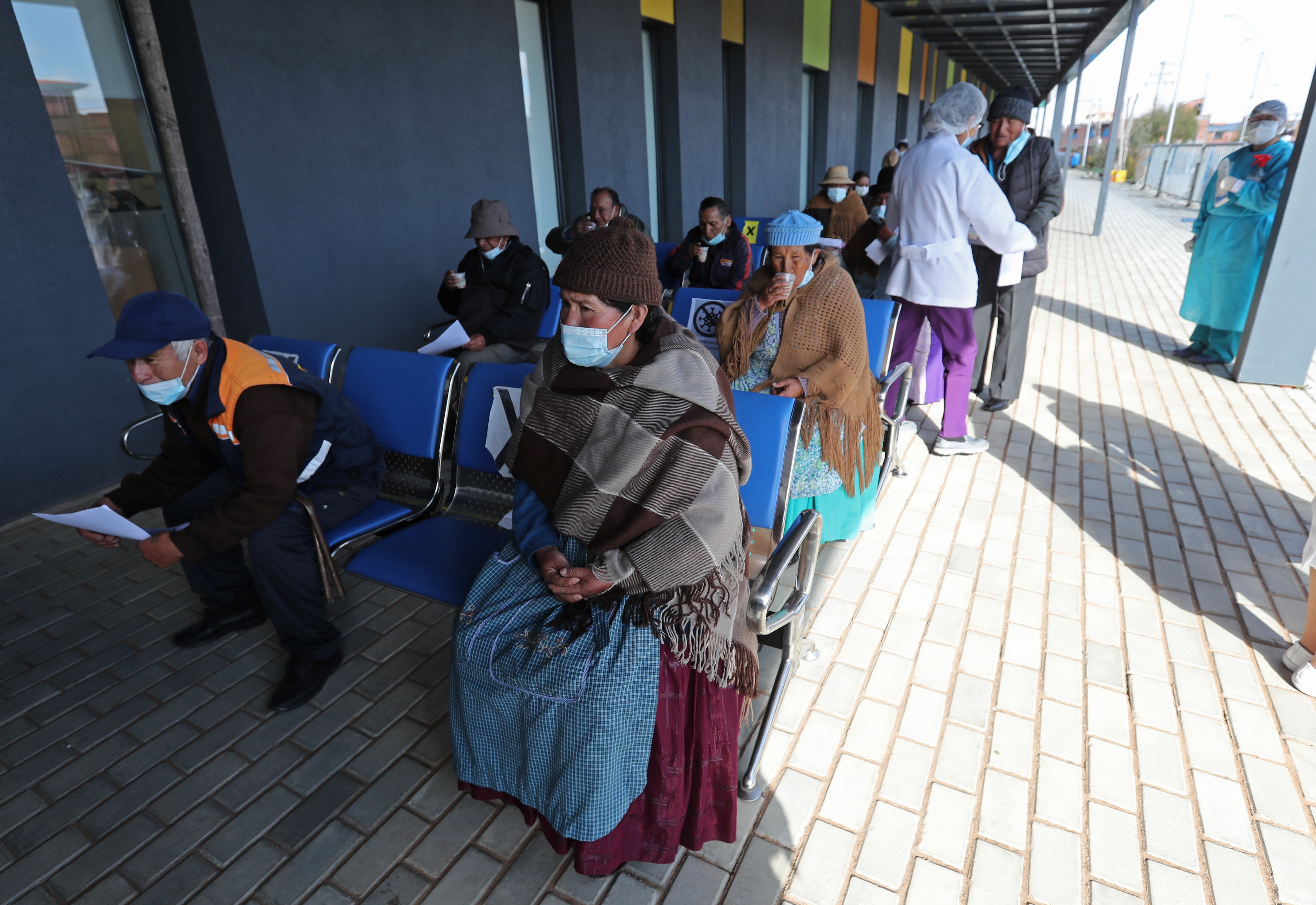 A new batch of doses arrives in Bolivia after 3 months of vaccination