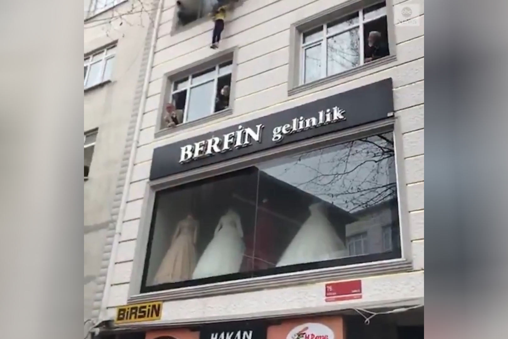 Istanbul, požar, deca, dete Foto: Printscreen/Twitter/ABC News/@ABC