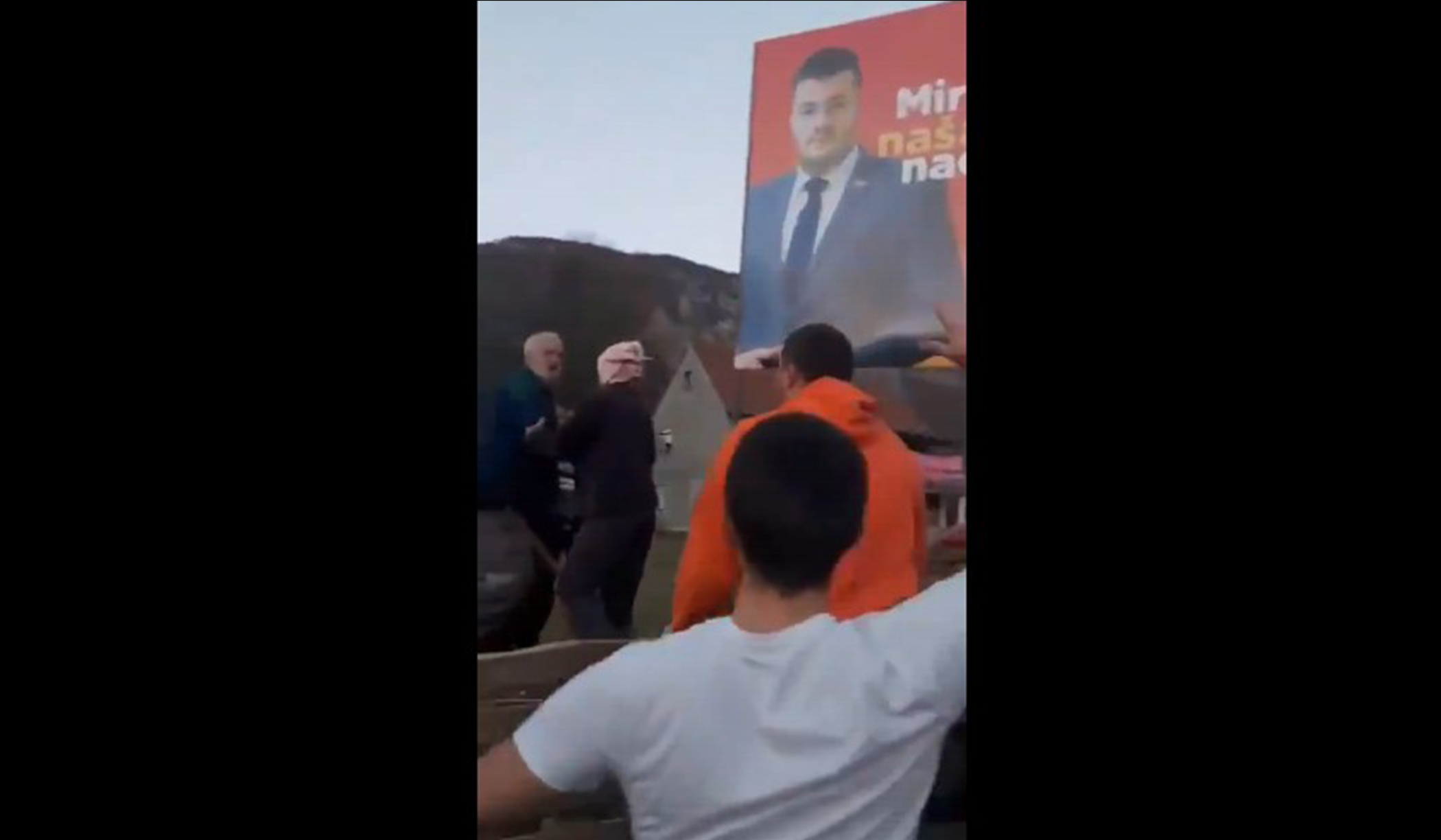 napad na bilbord niksic 01